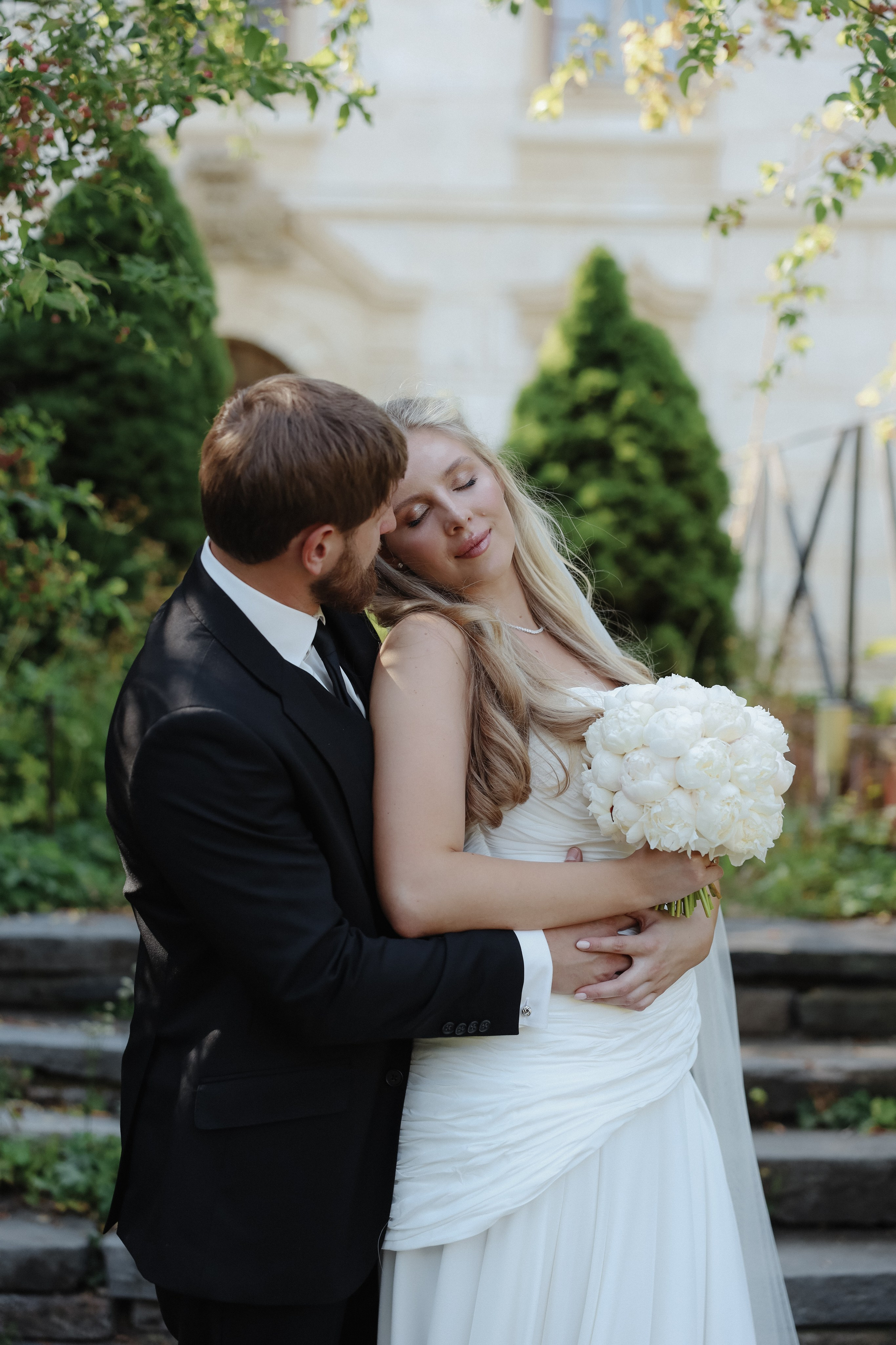 August 2025 — Róza & Nikolay Chateau Třebešice. Wedding & love story photographer Prague, Europe Elizaveta Gritsenko