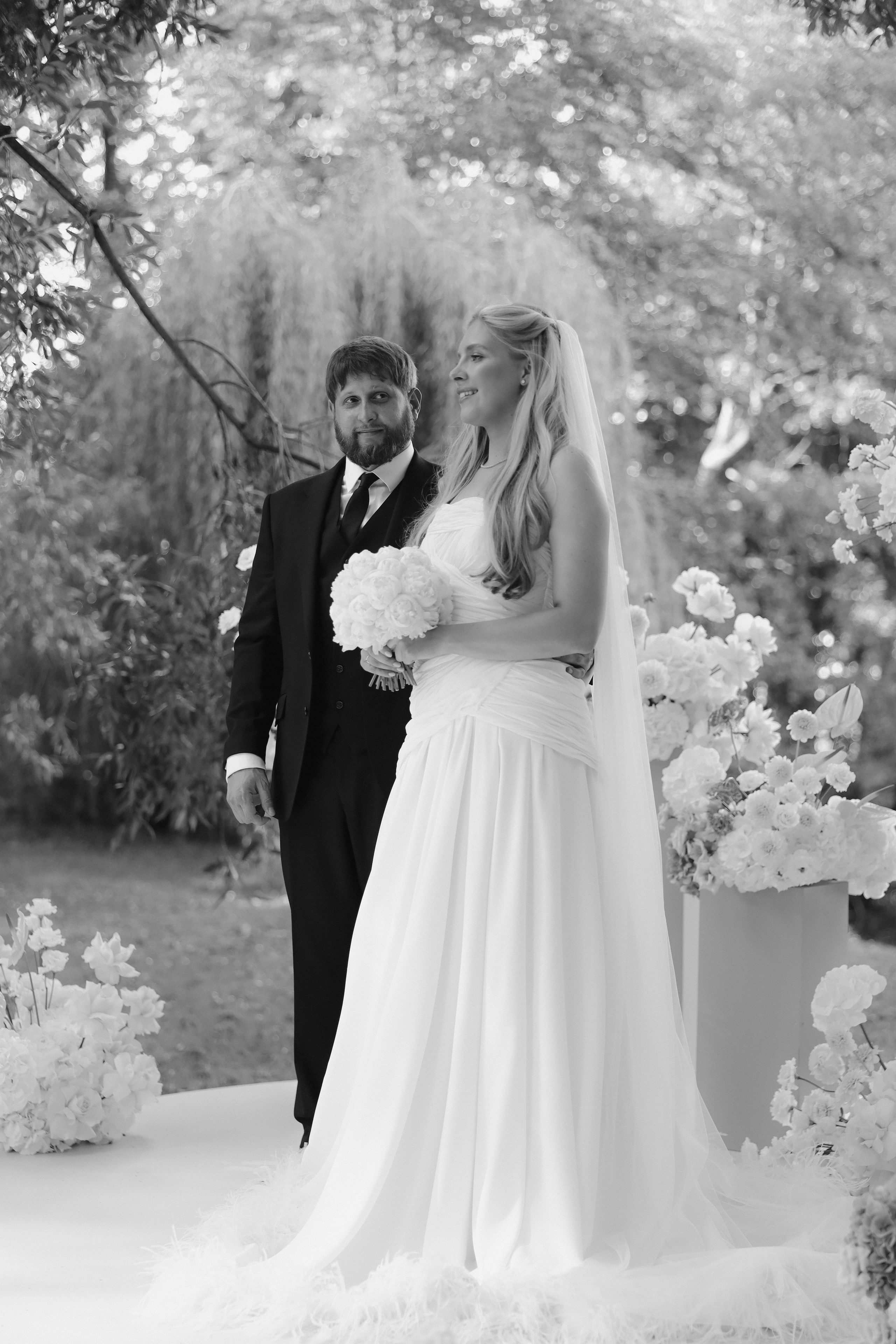 August 2025 — Róza & Nikolay Chateau Třebešice. Wedding & love story photographer Prague, Europe Elizaveta Gritsenko