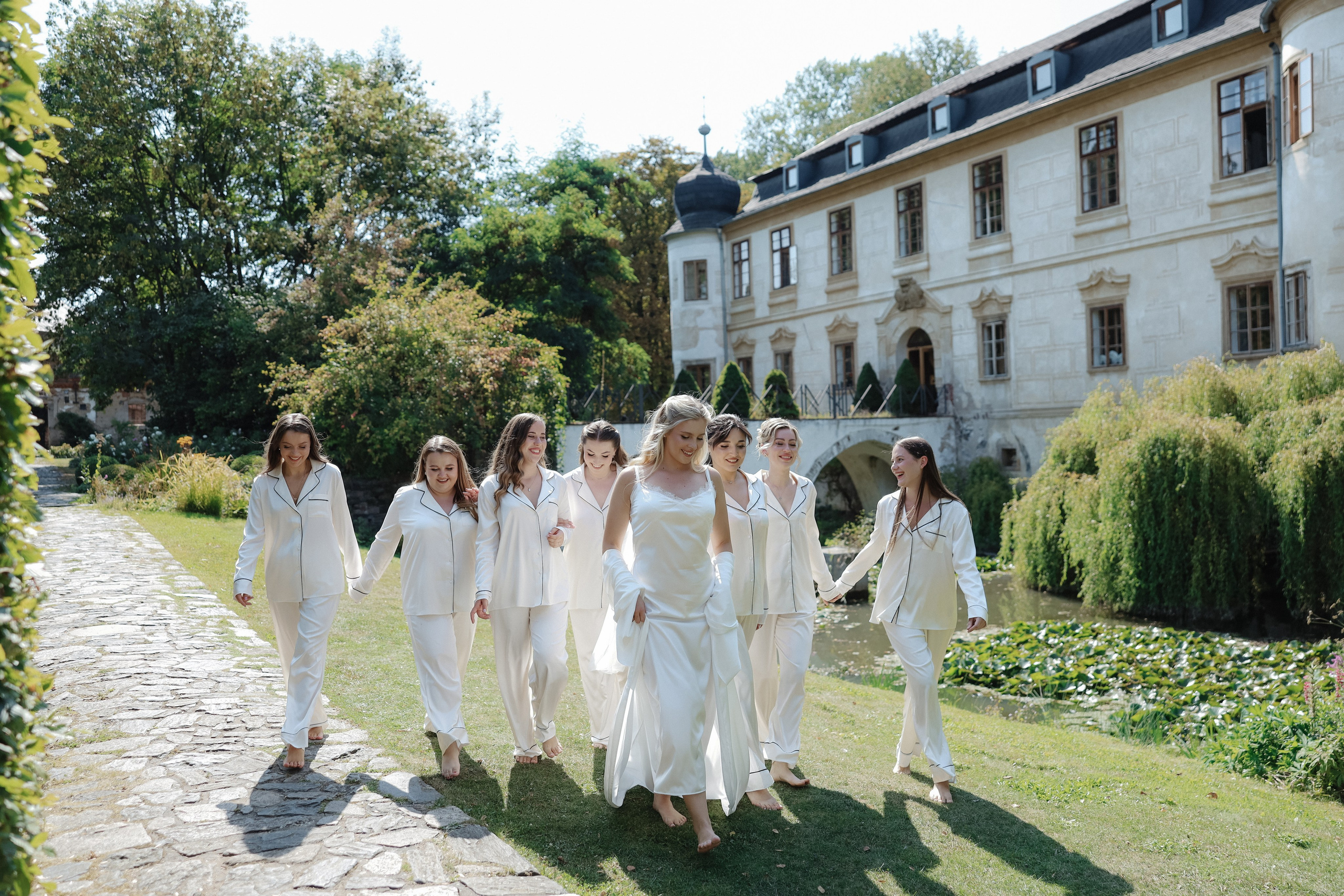 August 2025 — Róza & Nikolay Chateau Třebešice. Wedding & love story photographer Prague, Europe Elizaveta Gritsenko