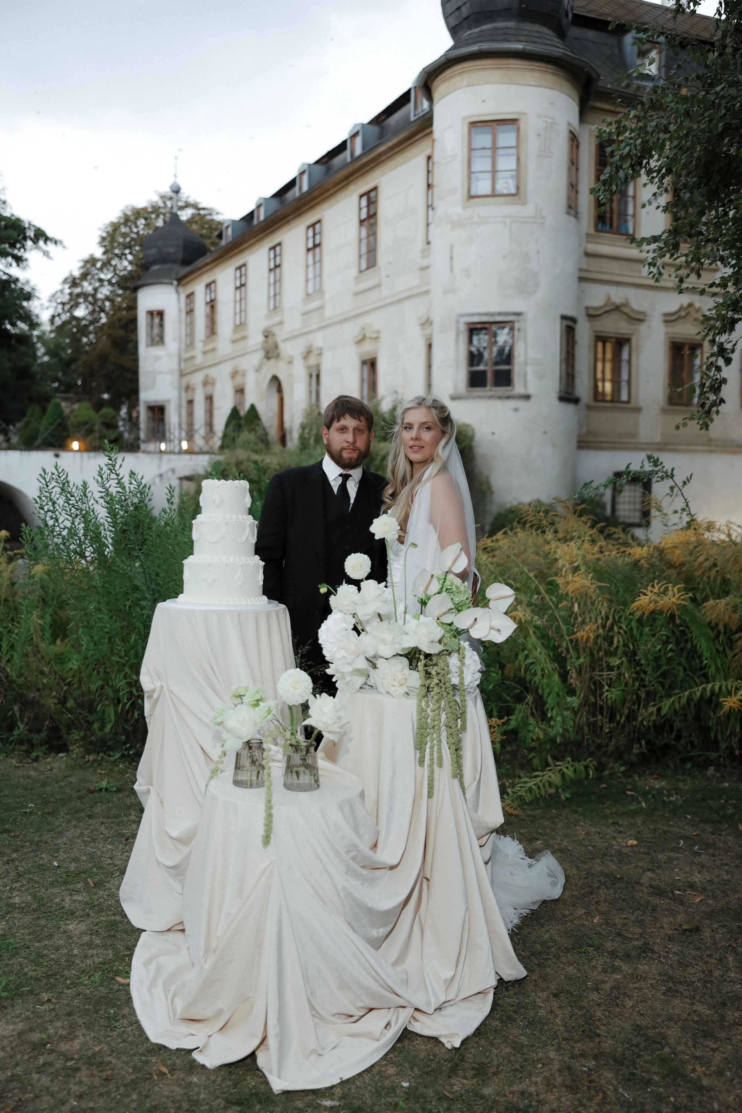 August 2025 — Róza & Nikolay Chateau Třebešice. Wedding & love story photographer Prague, Europe Elizaveta Gritsenko