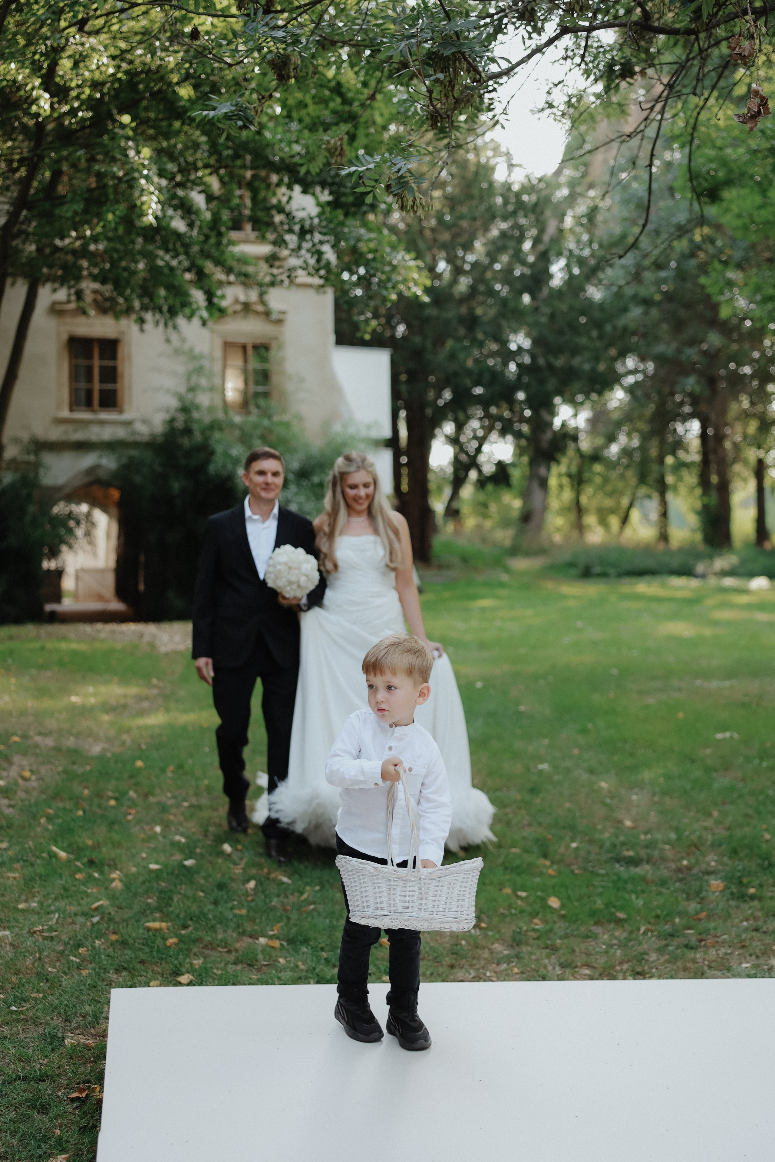 August 2025 — Róza & Nikolay Chateau Třebešice. Wedding & love story photographer Prague, Europe Elizaveta Gritsenko