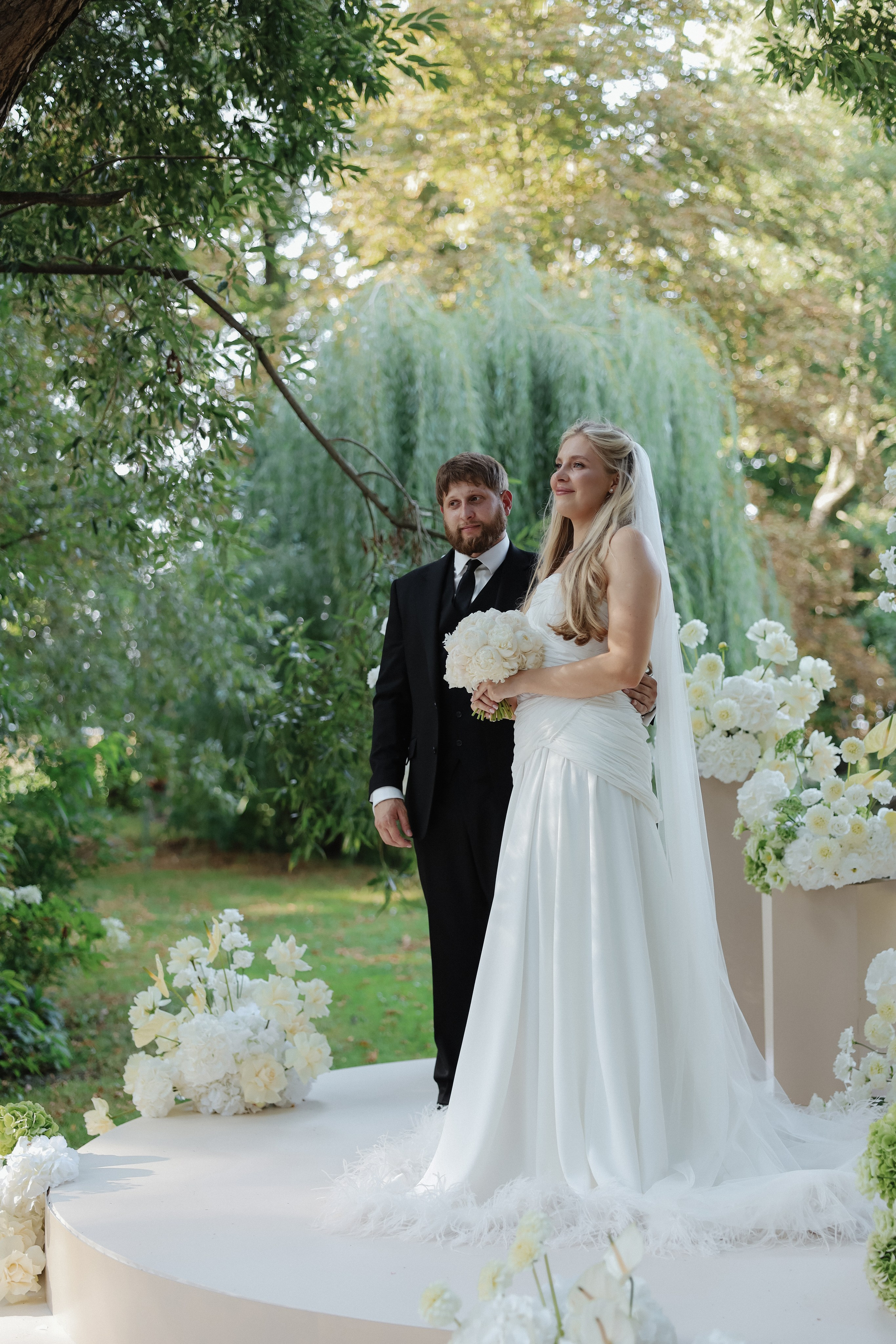 August 2025 — Róza & Nikolay Chateau Třebešice. Wedding & love story photographer Prague, Europe Elizaveta Gritsenko