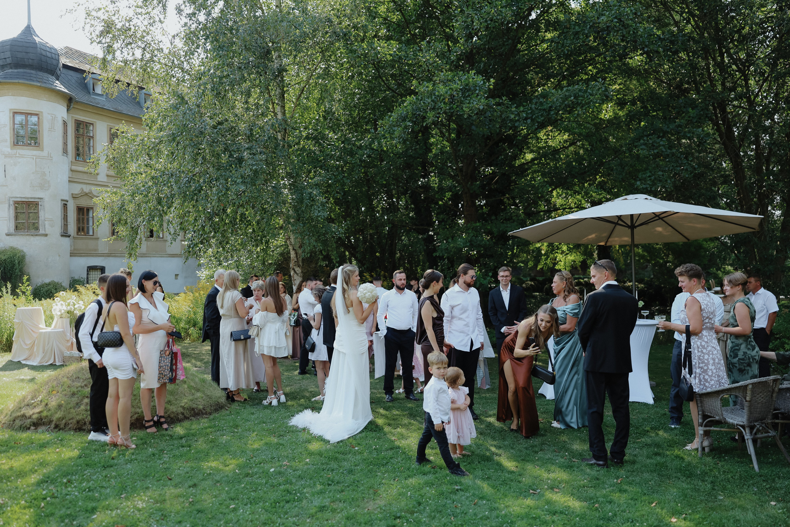 August 2025 — Róza & Nikolay Chateau Třebešice. Wedding & love story photographer Prague, Europe Elizaveta Gritsenko