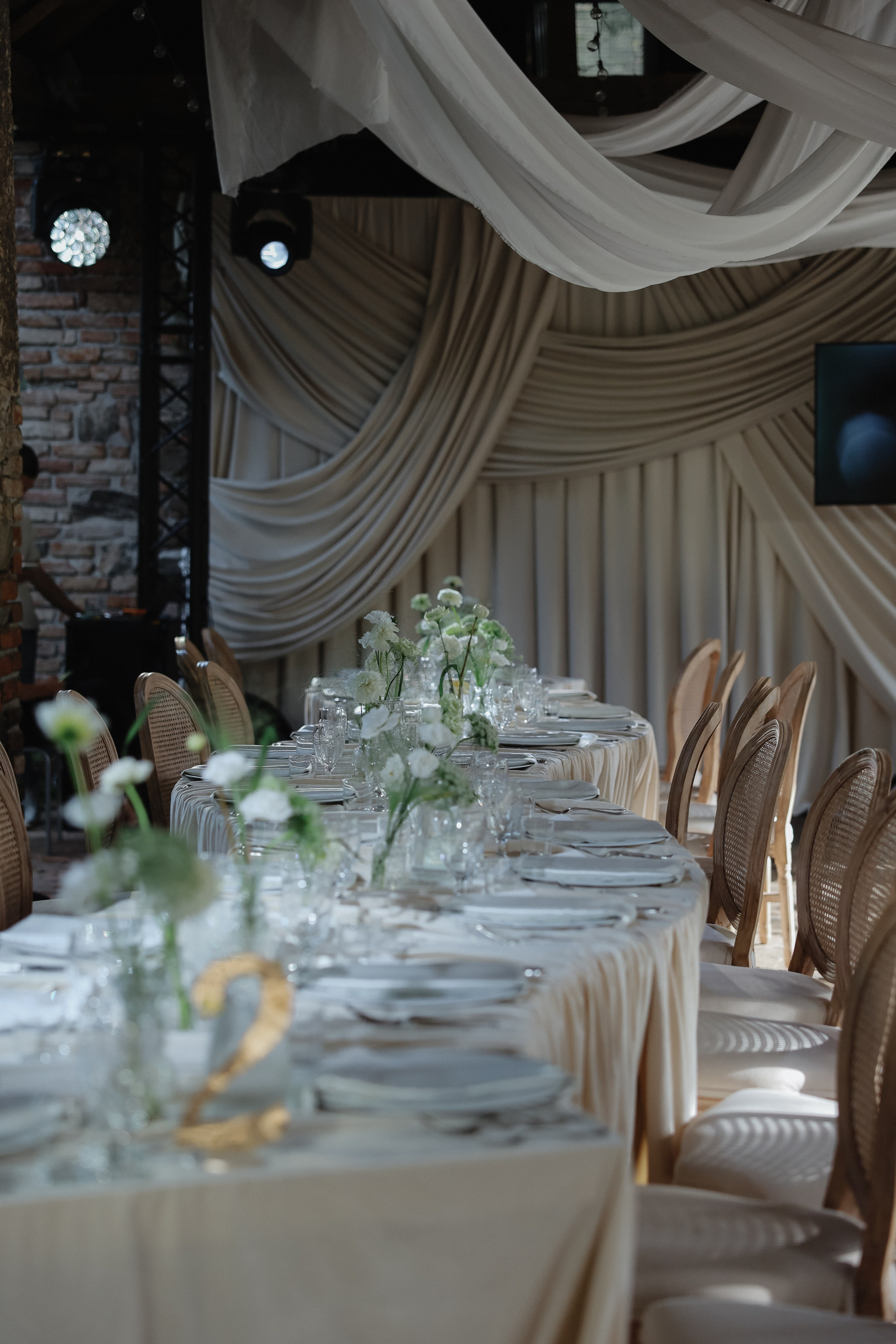 August 2025 — Róza & Nikolay Chateau Třebešice. Wedding & love story photographer Prague, Europe Elizaveta Gritsenko