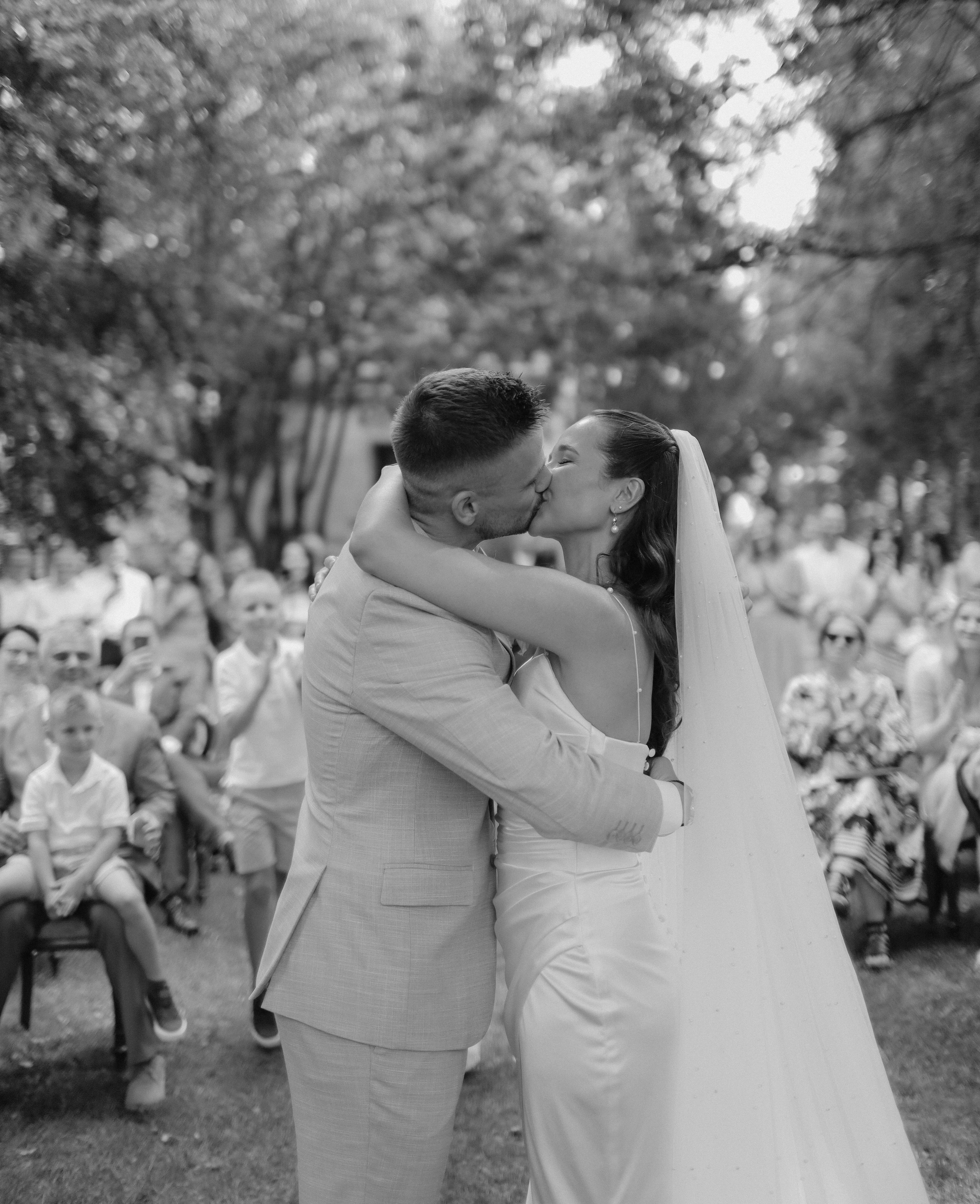 August 2024 — Anastasia & Matouš Chateau Trebesice. Свадебный, лав стори фотограф в Праге, Европе Елизавета Гриценко