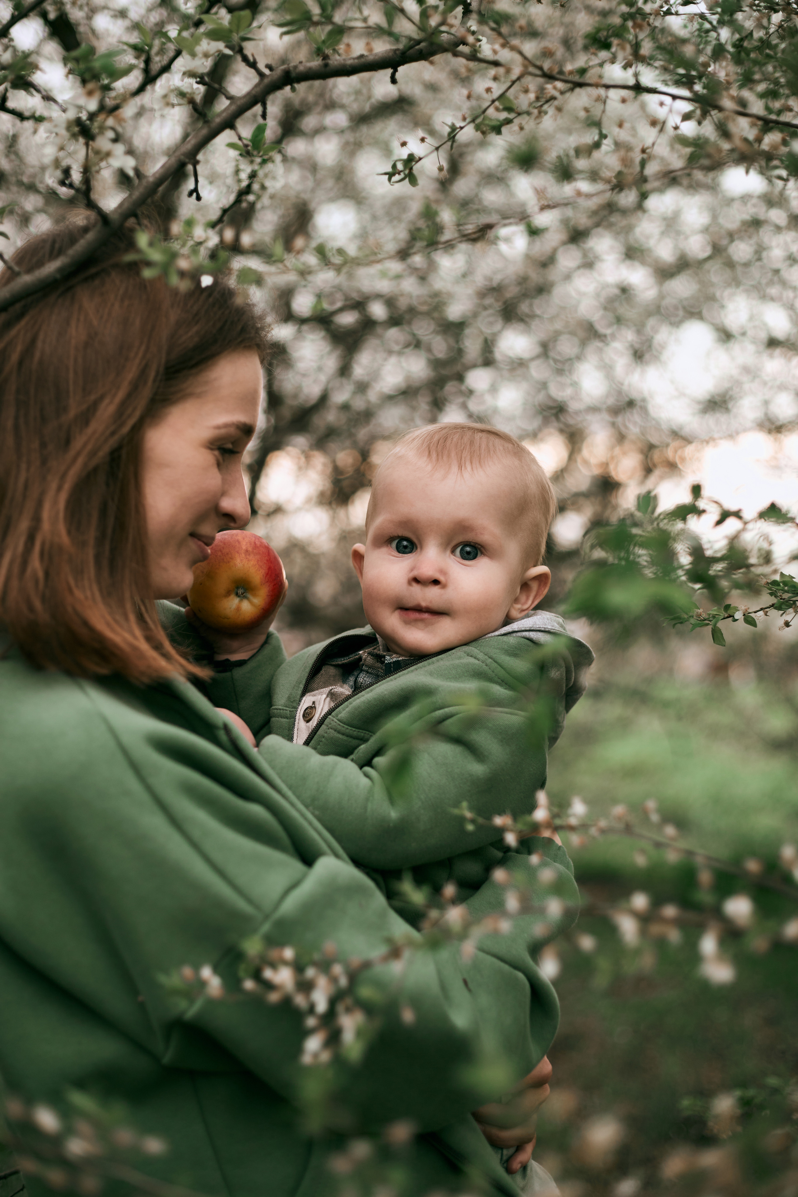 В яблуневому цвіті. Сімейний фотограф в Києві