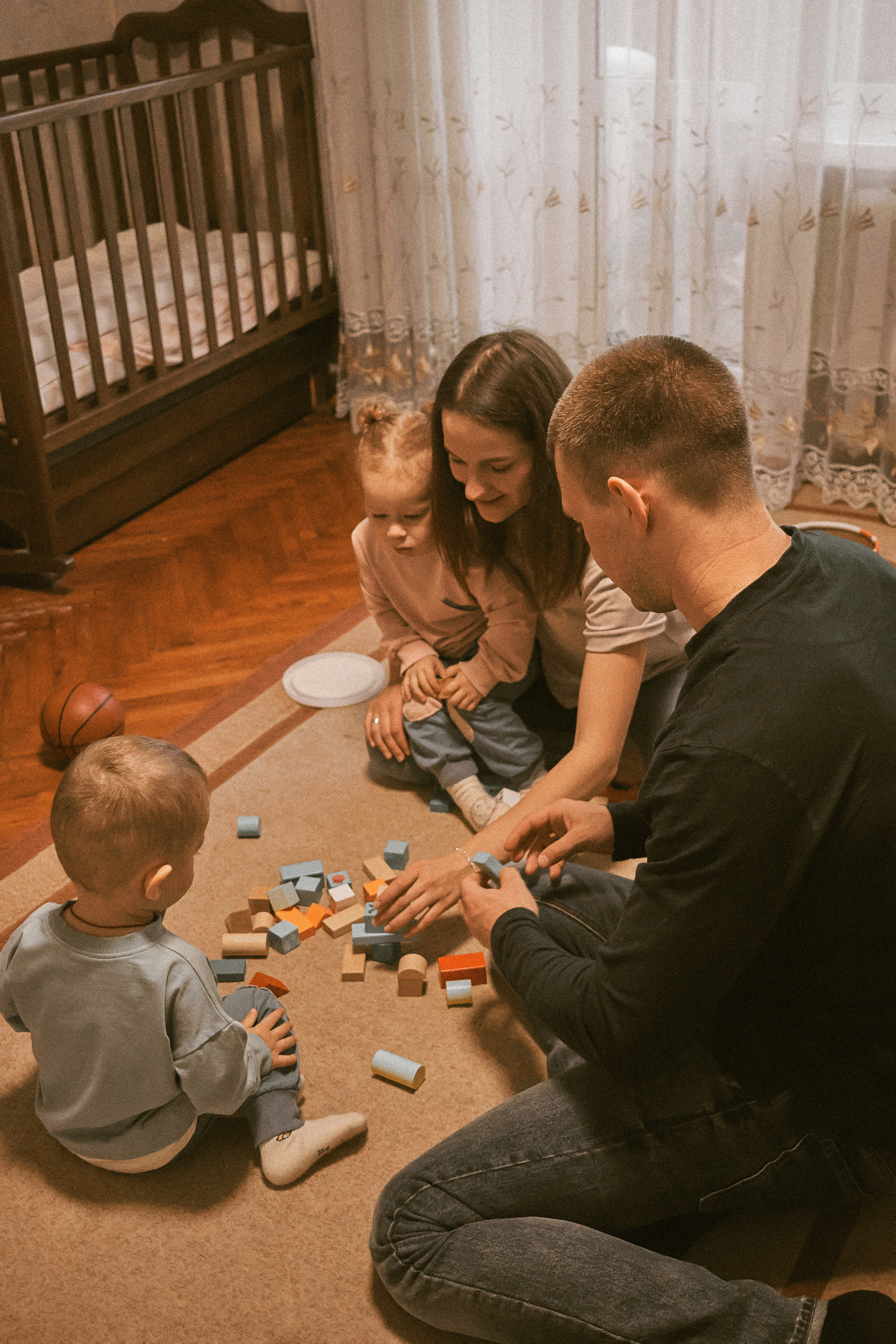 Я - старший, бо народився пару хвилин раніше від сестри. Сімейний фотограф в Києві