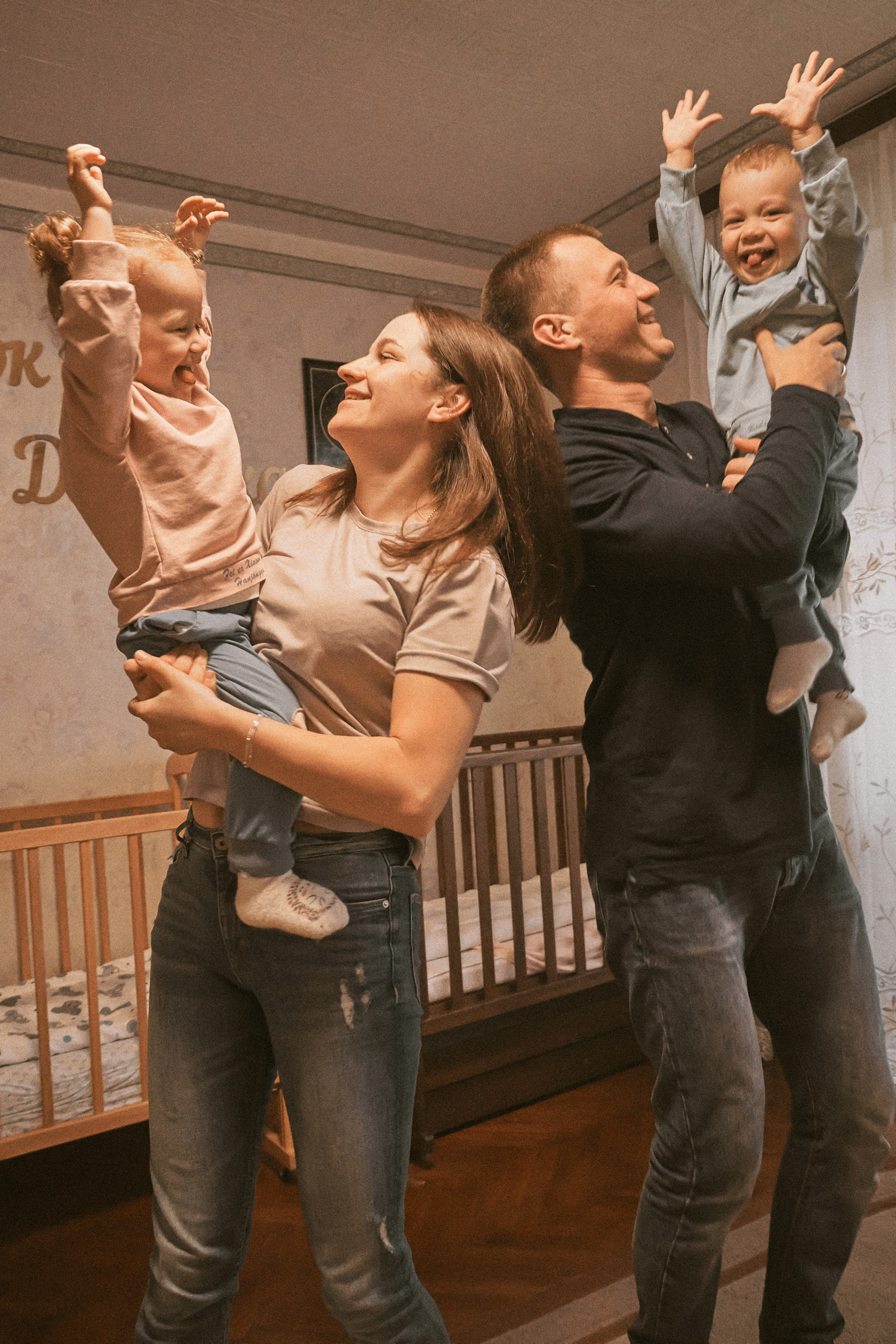 Я - старший, бо народився пару хвилин раніше від сестри. Сімейний фотограф в Києві