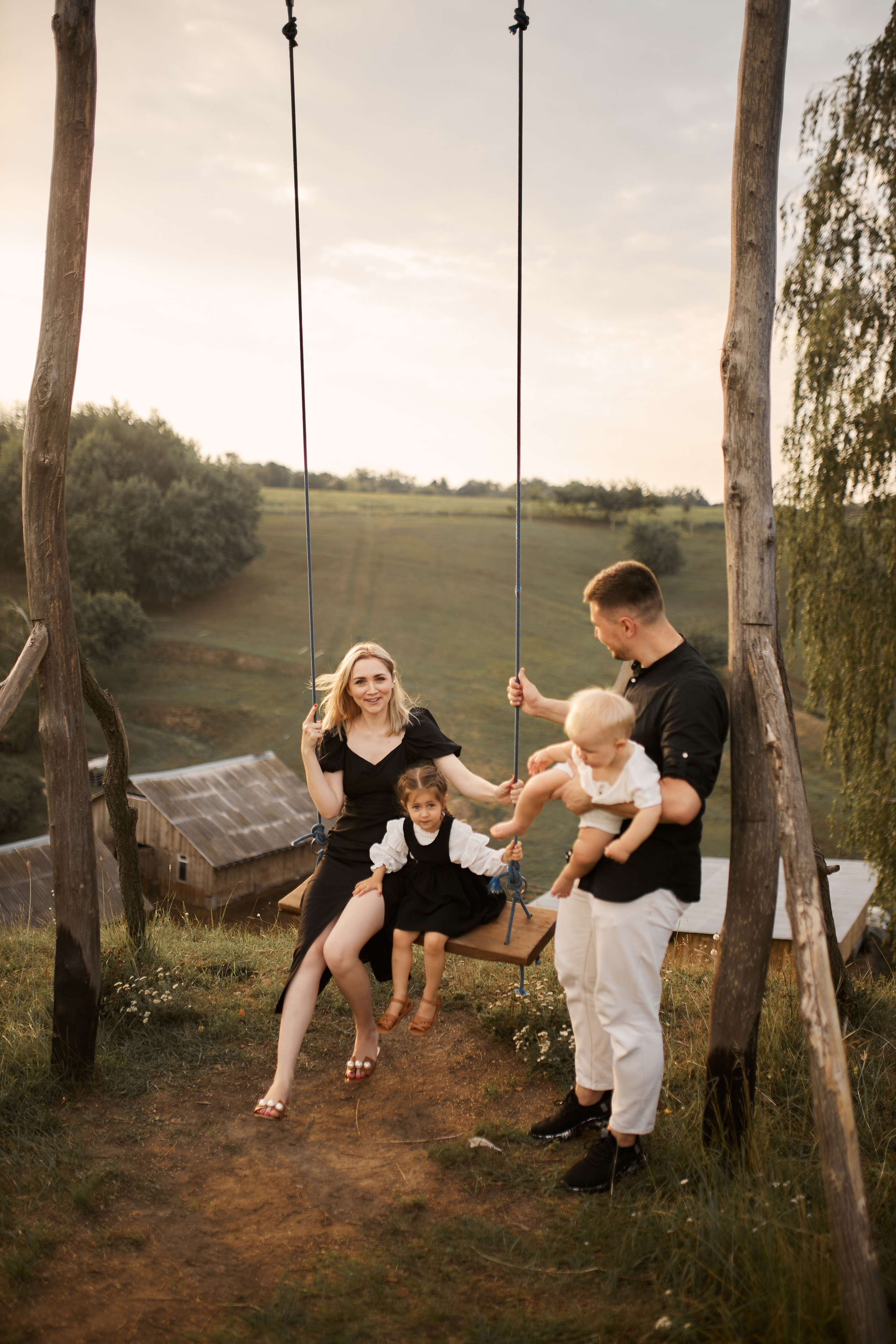 Еліна, Валерій, Ельвіна, Мартін. Сімейний фотограф в Києві