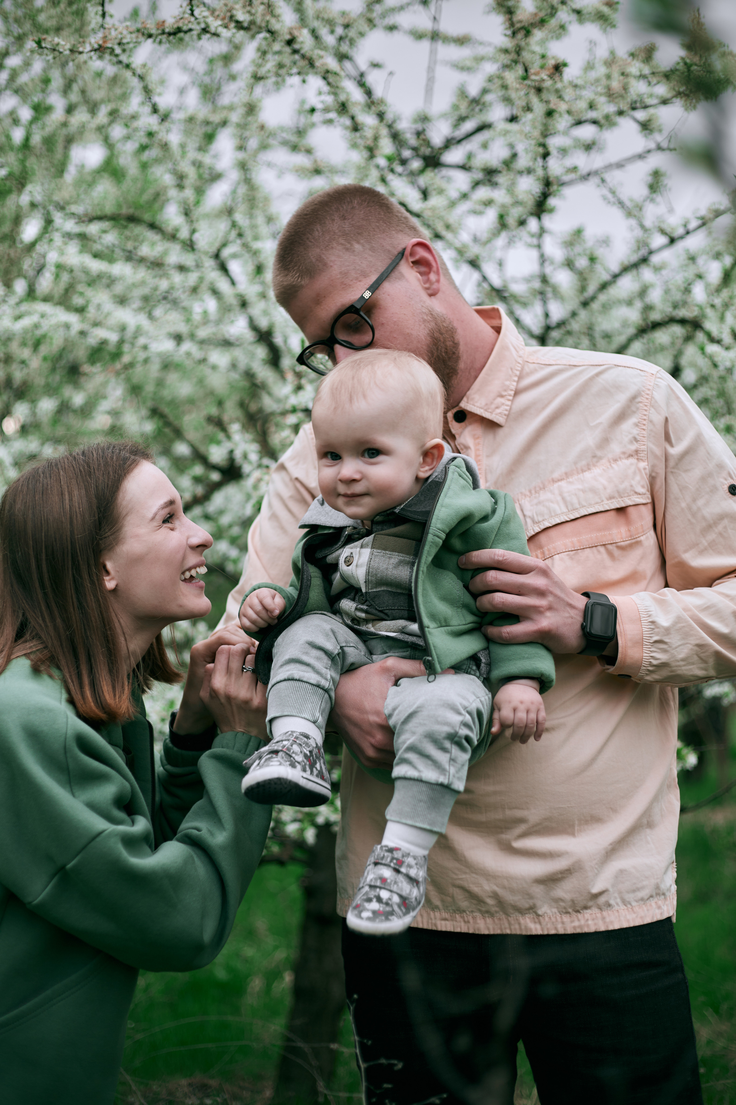 В яблуневому цвіті. Сімейний фотограф в Києві