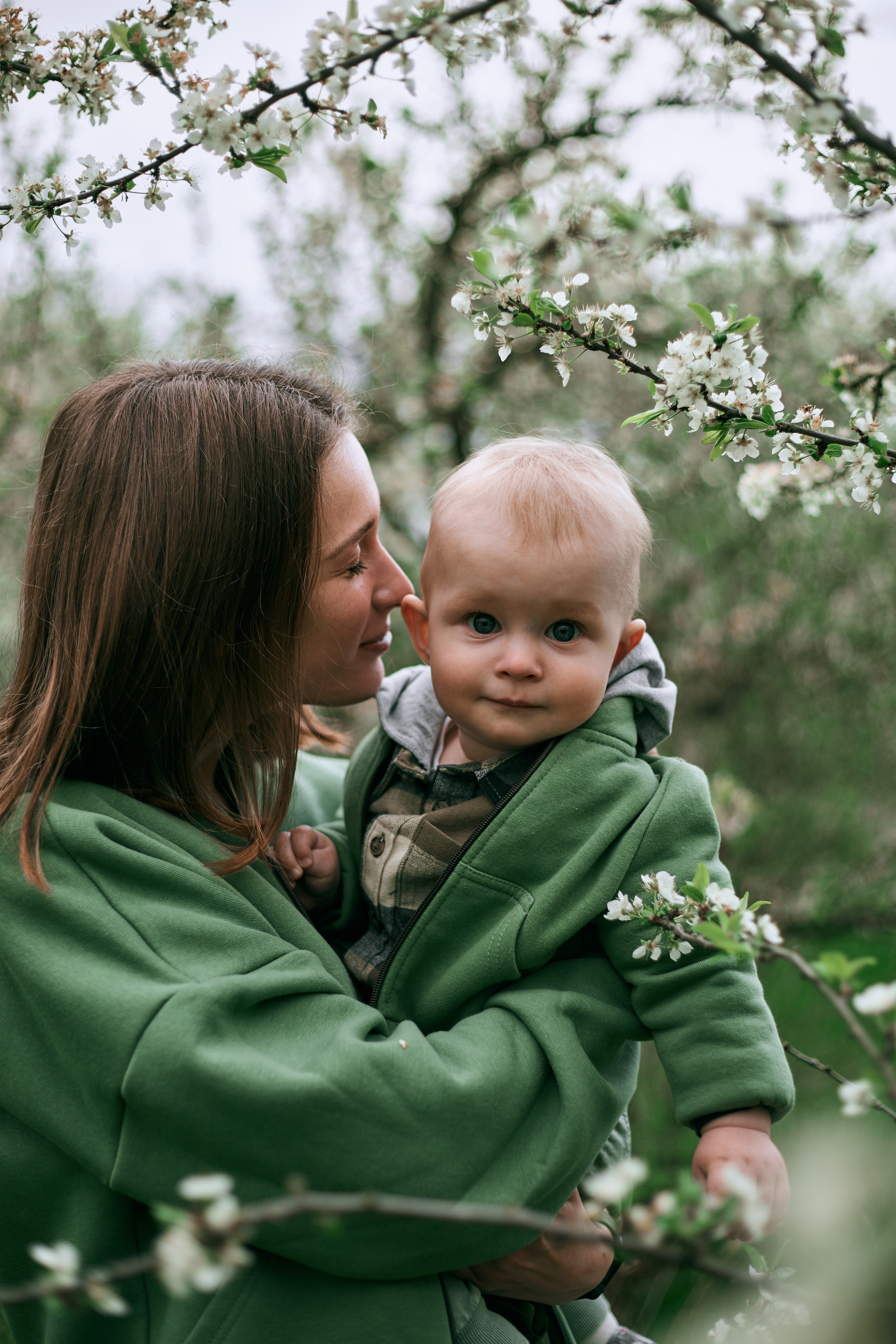 В яблуневому цвіті. Сімейний фотограф в Києві