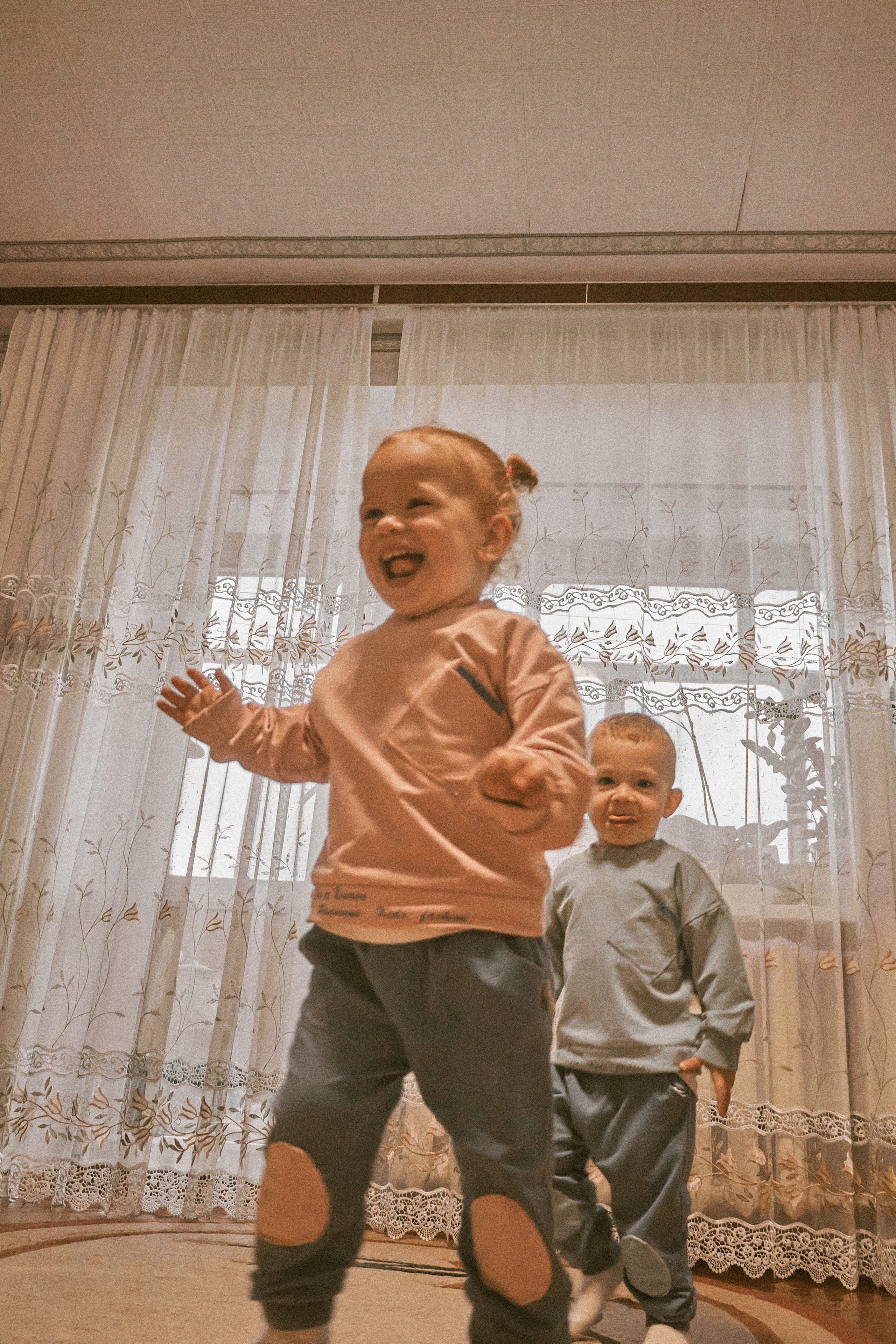 Я - старший, бо народився пару хвилин раніше від сестри. Сімейний фотограф в Києві