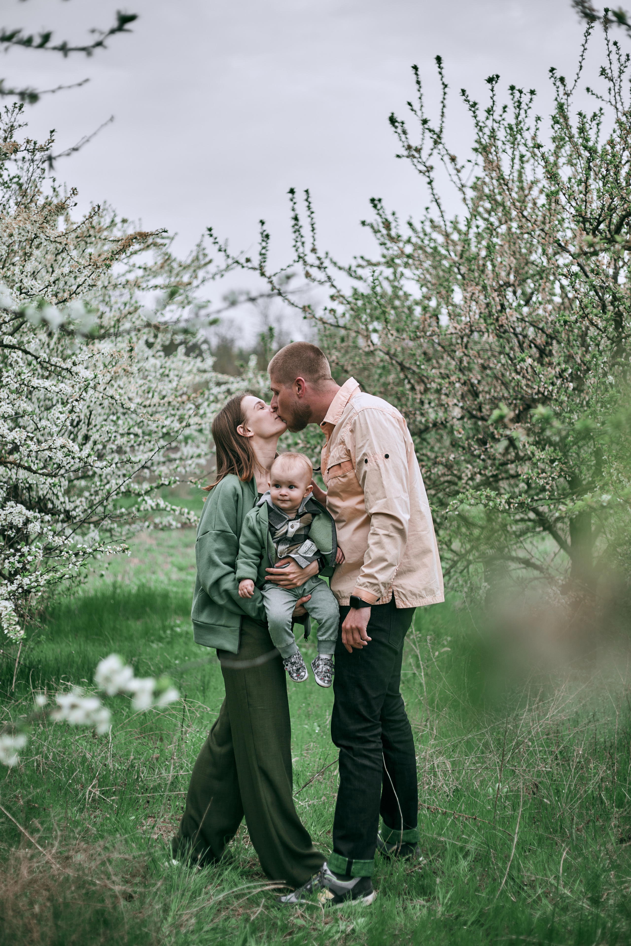 В яблуневому цвіті. Сімейний фотограф в Києві