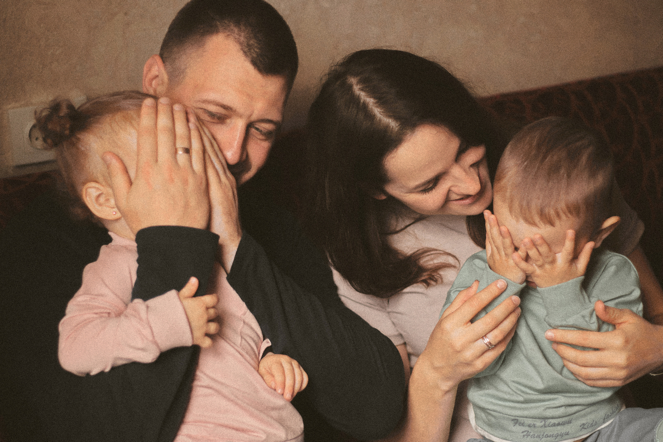 Я - старший, бо народився пару хвилин раніше від сестри. Сімейний фотограф в Києві