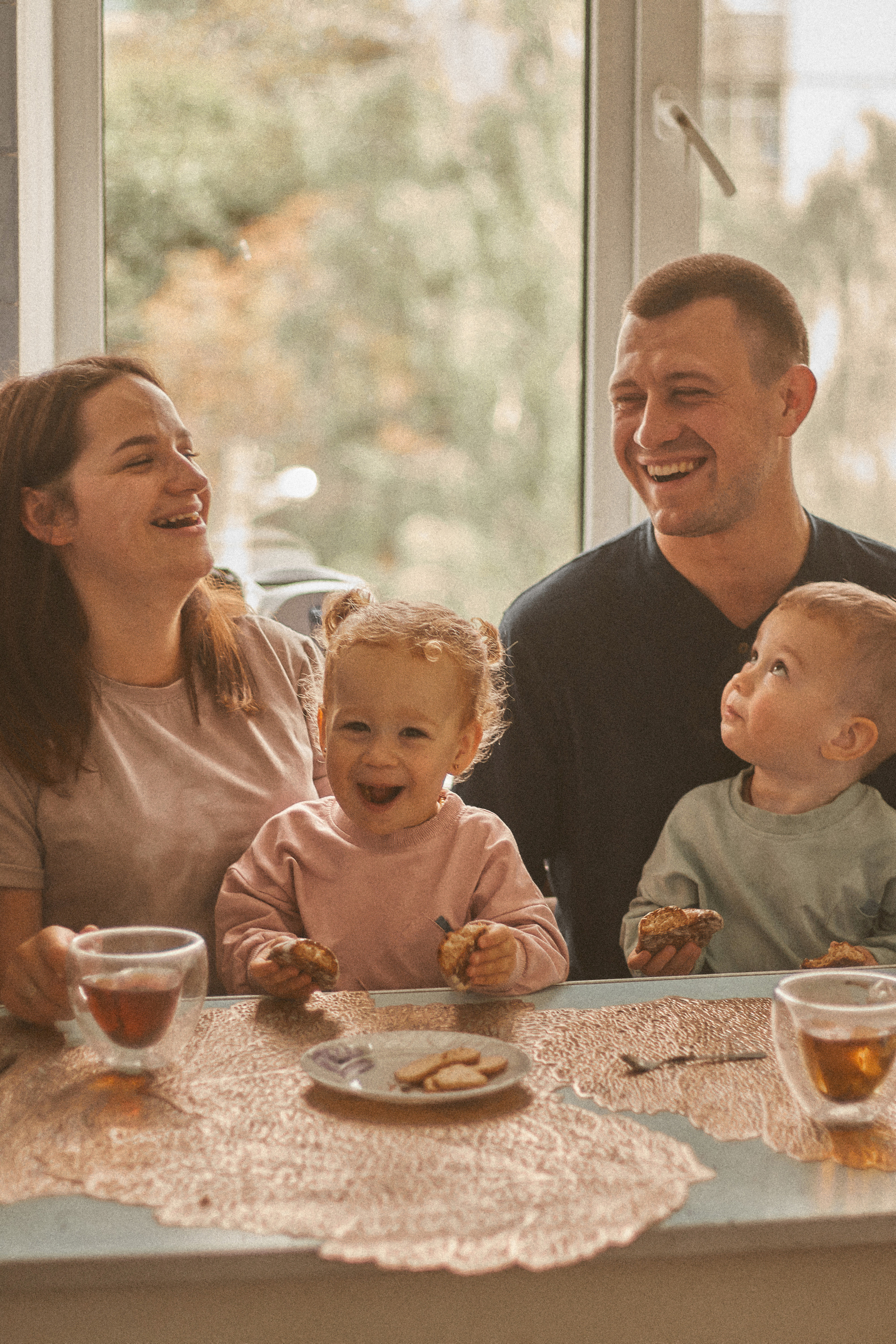 Я - старший, бо народився пару хвилин раніше від сестри. Сімейний фотограф в Києві
