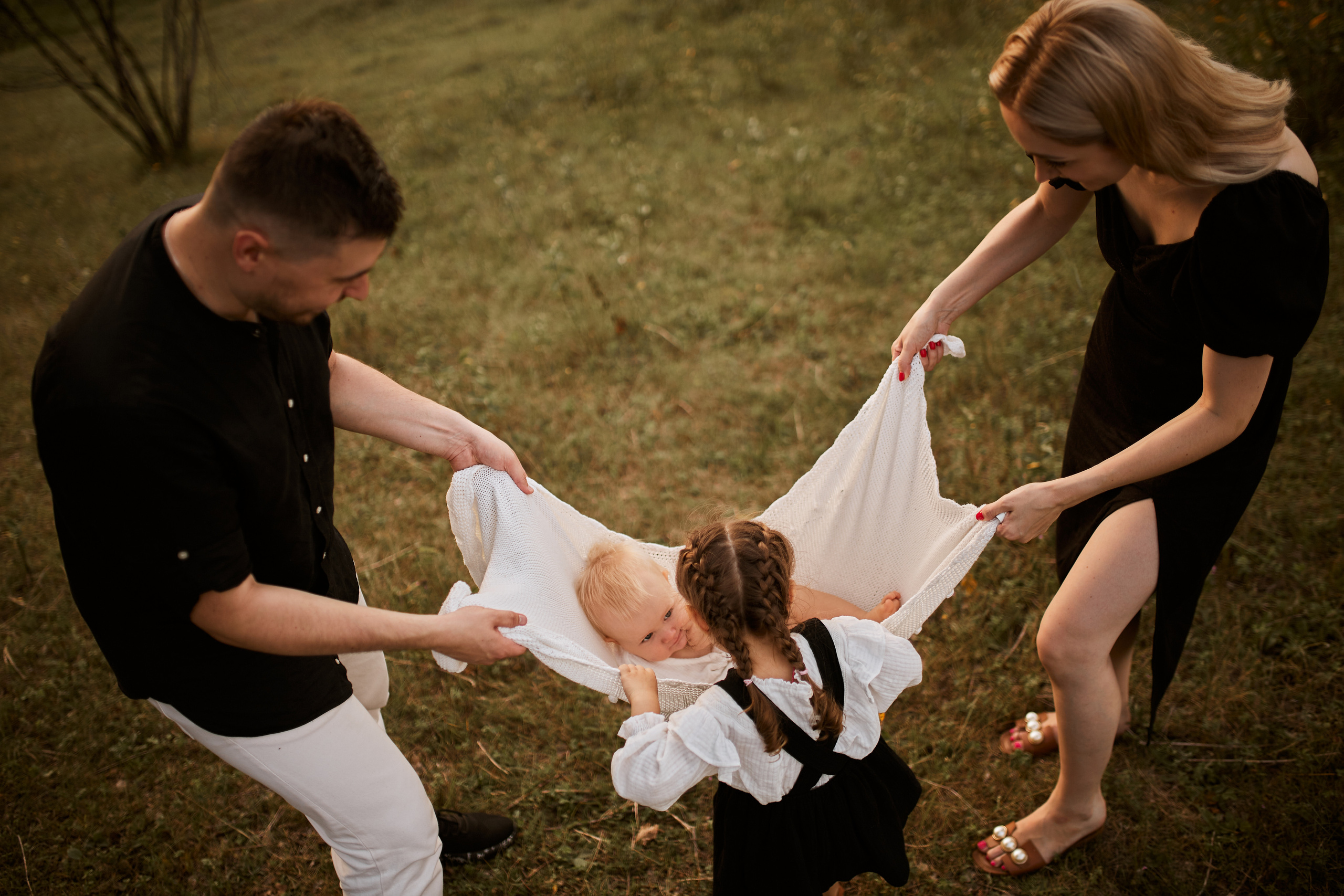 Еліна, Валерій, Ельвіна, Мартін. Сімейний фотограф в Києві