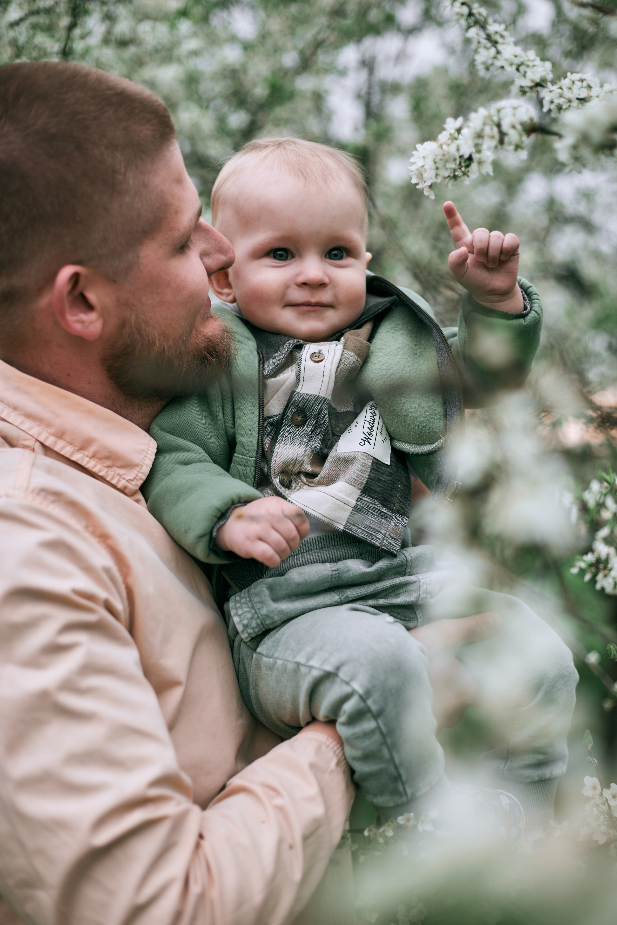 В яблуневому цвіті. Сімейний фотограф в Києві