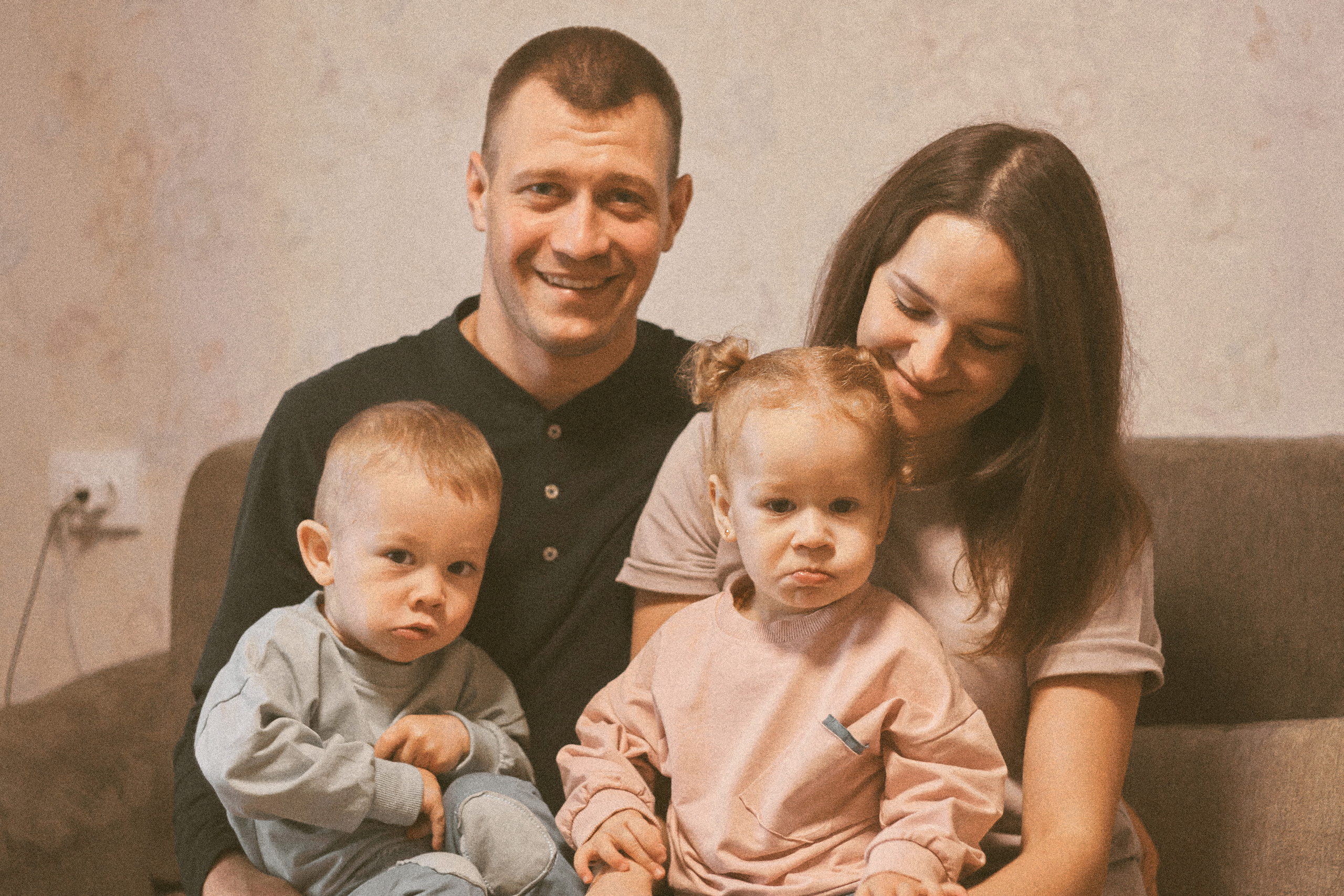 Я - старший, бо народився пару хвилин раніше від сестри. Сімейний фотограф в Києві