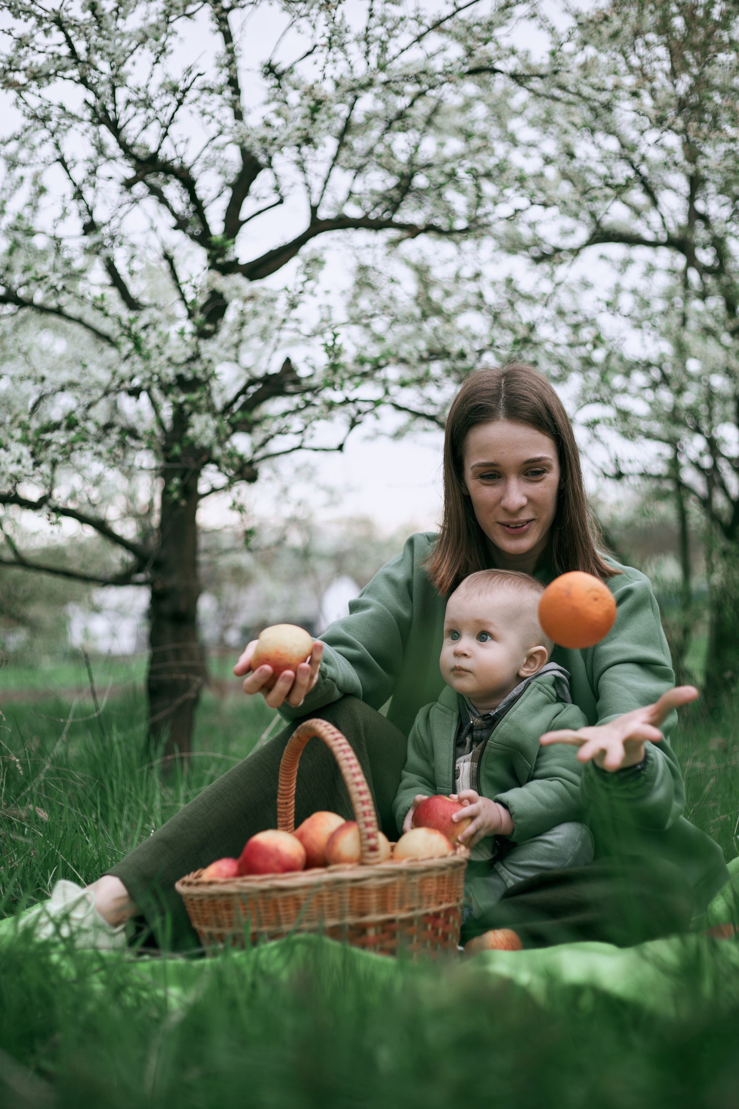 В яблуневому цвіті. Сімейний фотограф в Києві