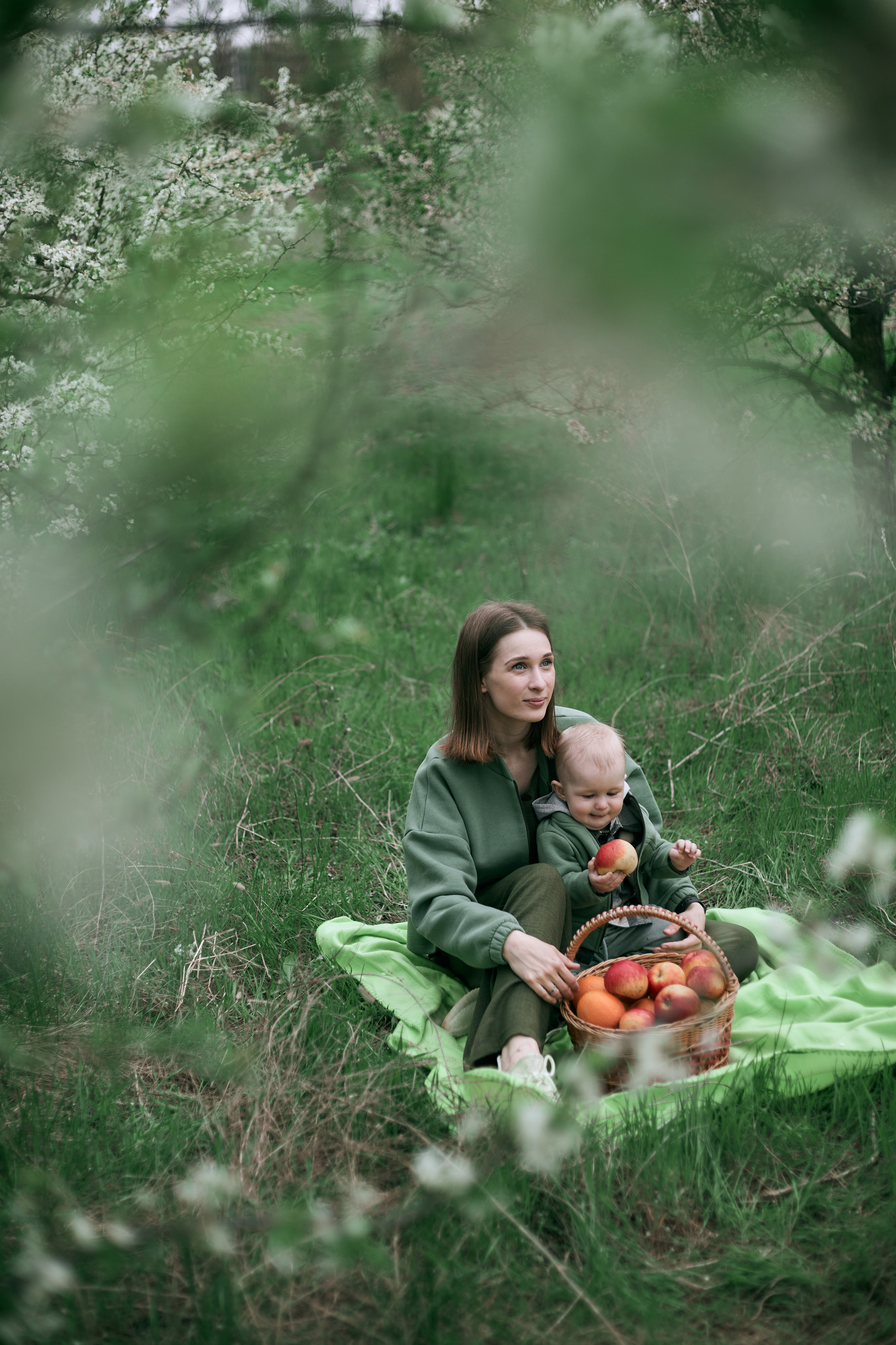 В яблуневому цвіті. Сімейний фотограф в Києві