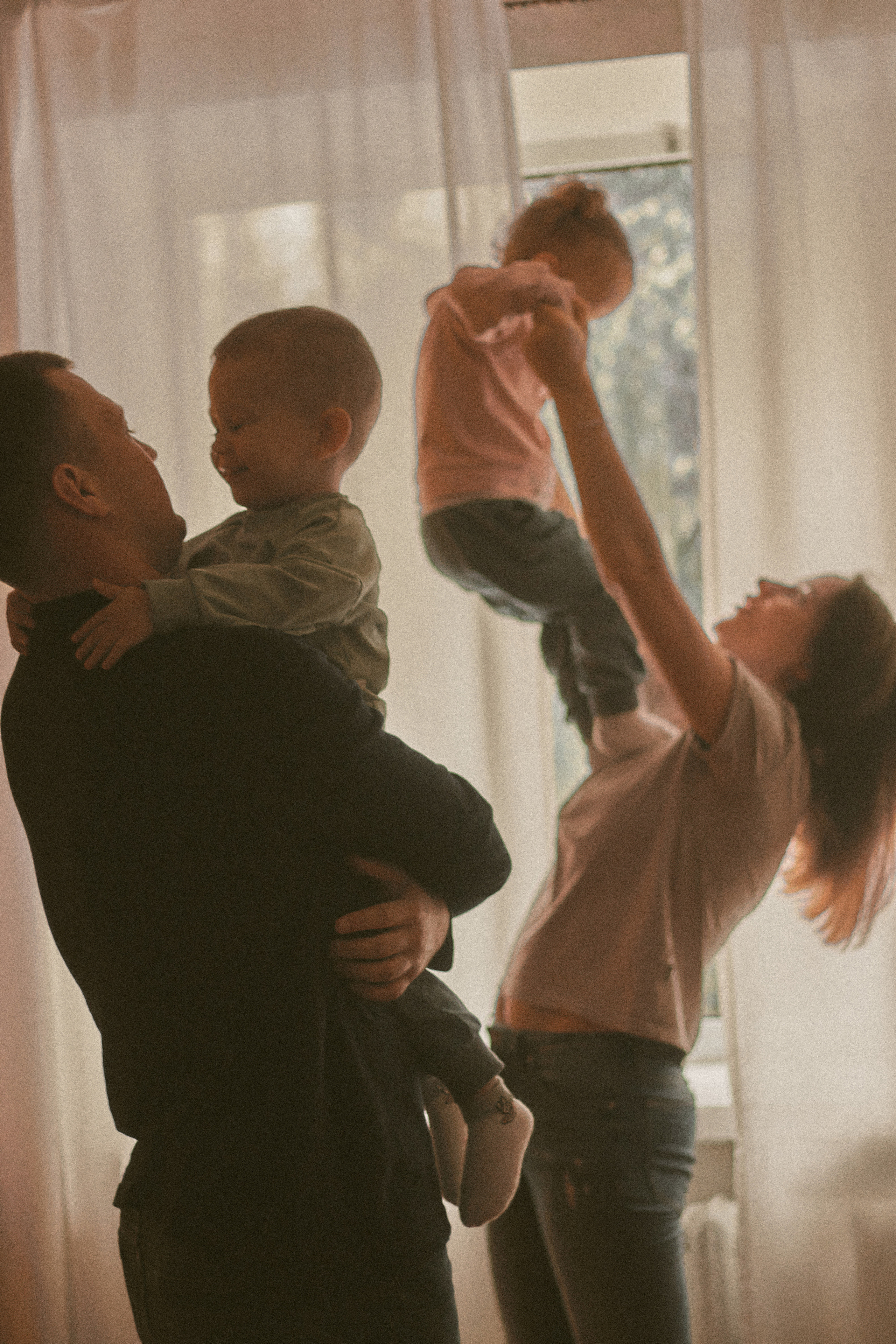 Я - старший, бо народився пару хвилин раніше від сестри. Сімейний фотограф в Києві