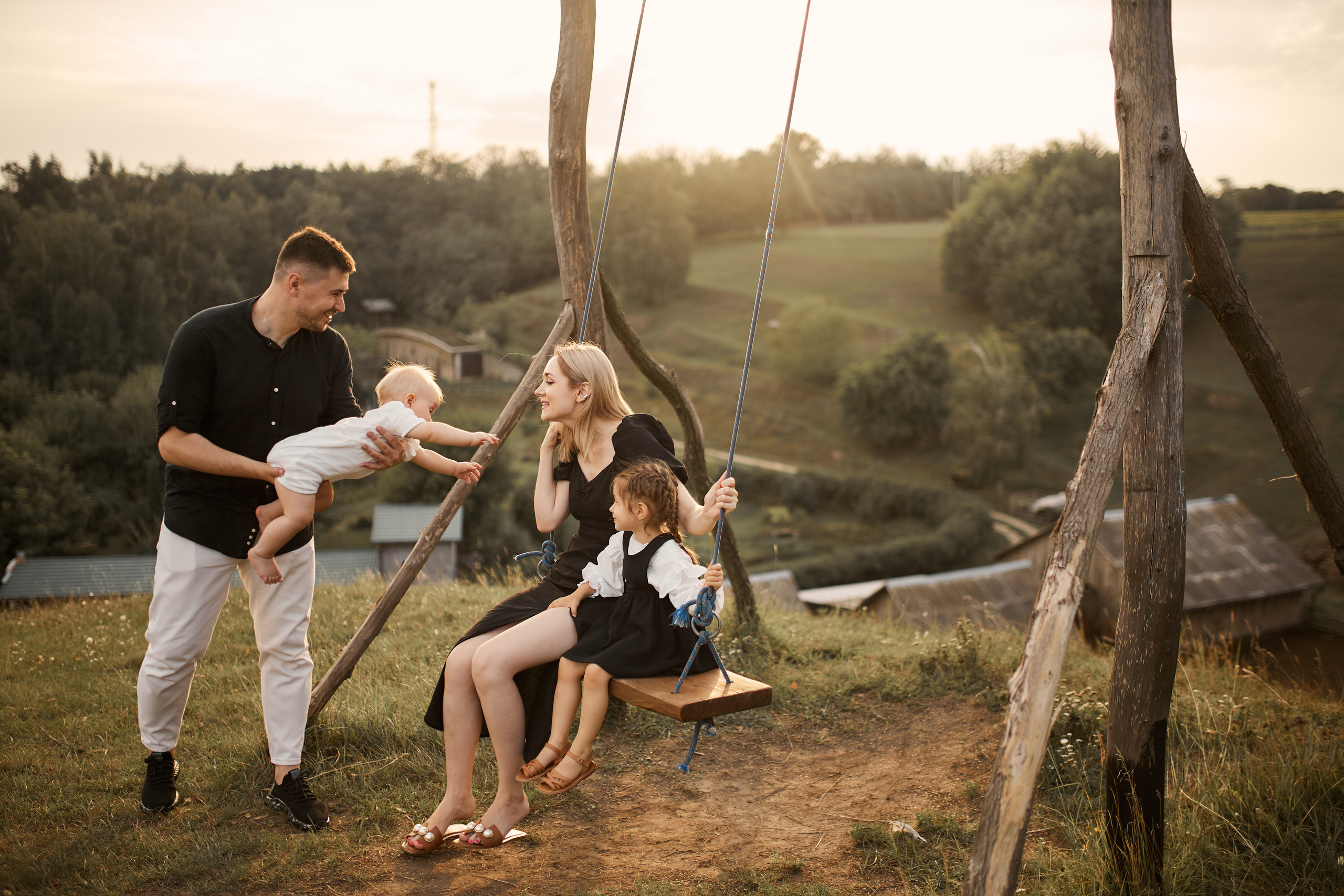 Еліна, Валерій, Ельвіна, Мартін. Сімейний фотограф в Києві