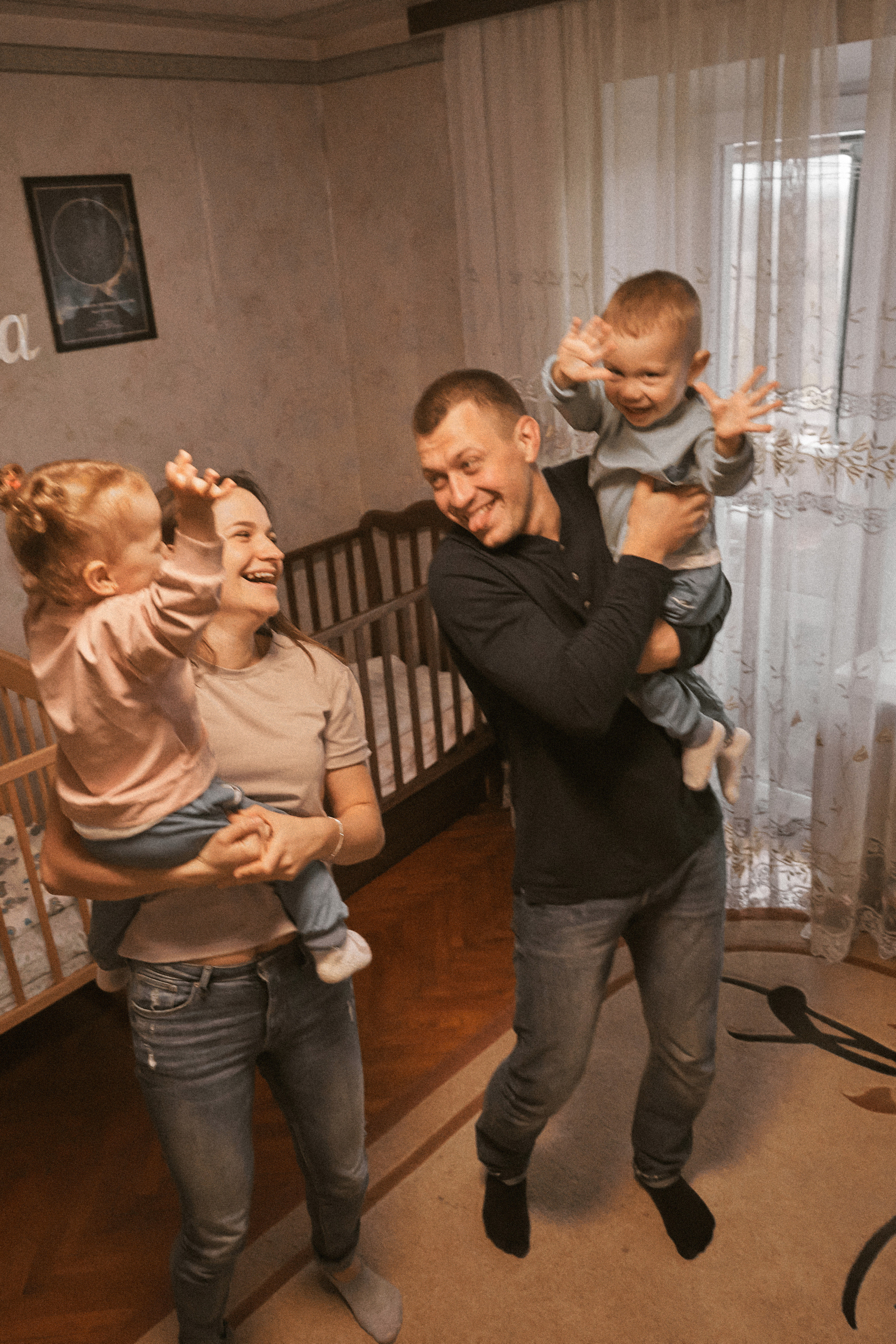 Я - старший, бо народився пару хвилин раніше від сестри. Сімейний фотограф в Києві