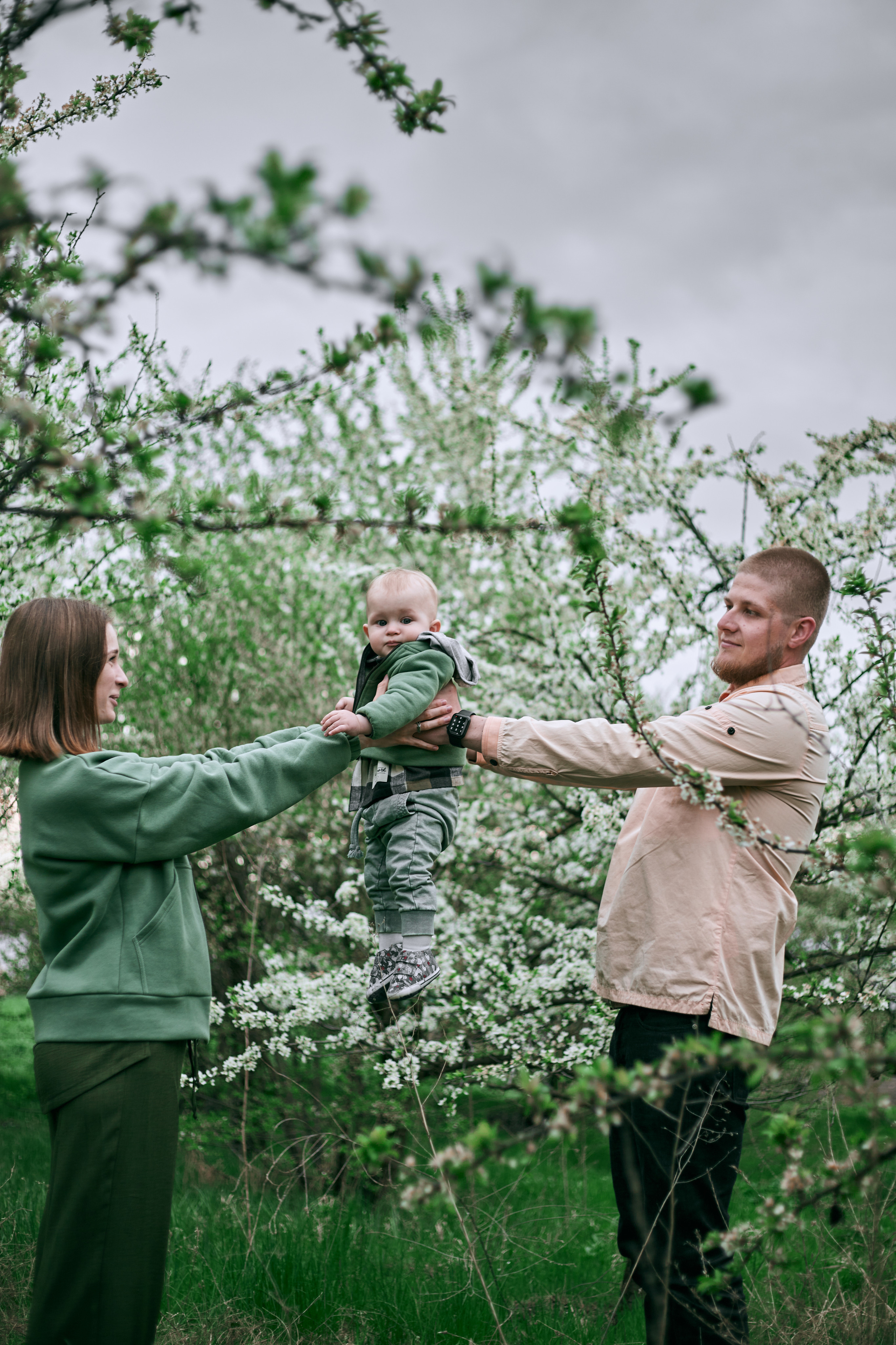 В яблуневому цвіті. Сімейний фотограф в Києві