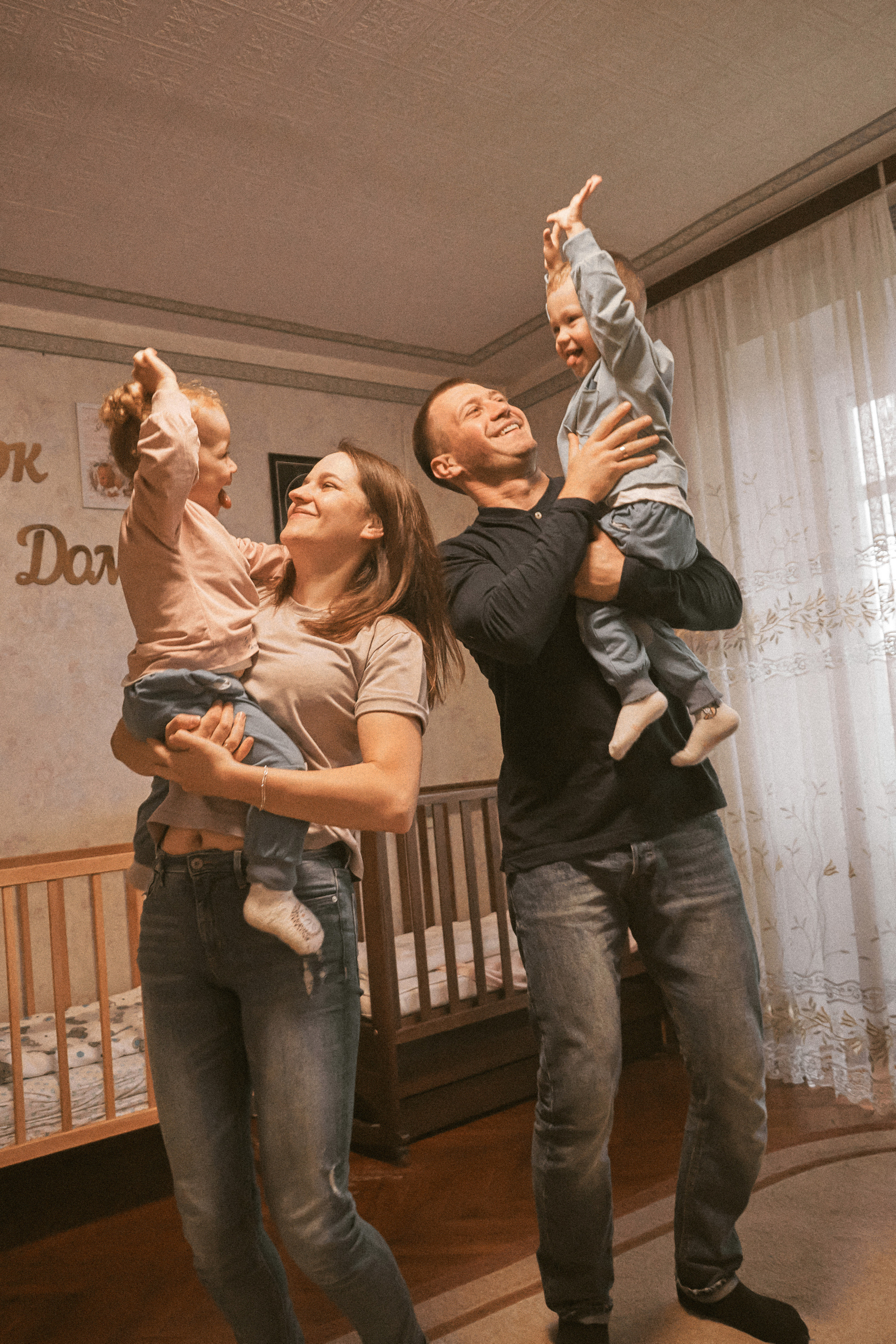 Я - старший, бо народився пару хвилин раніше від сестри. Сімейний фотограф в Києві