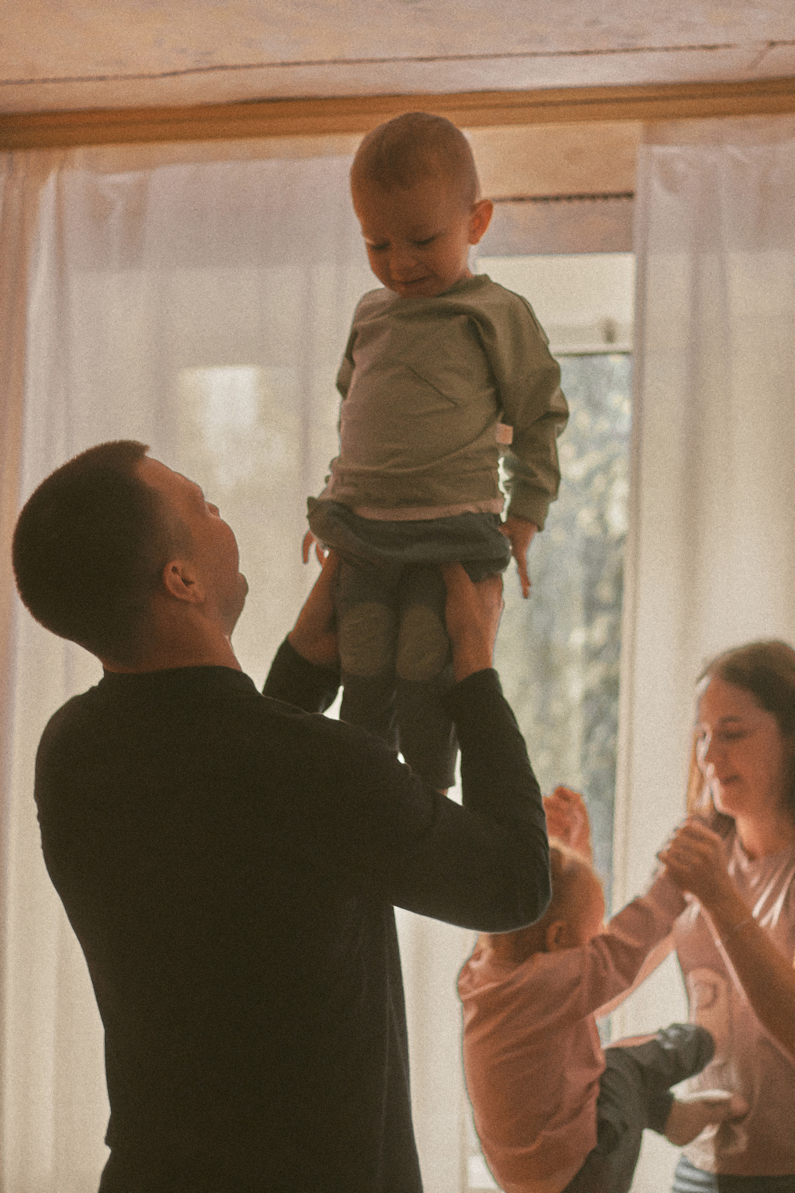 Я - старший, бо народився пару хвилин раніше від сестри. Сімейний фотограф в Києві