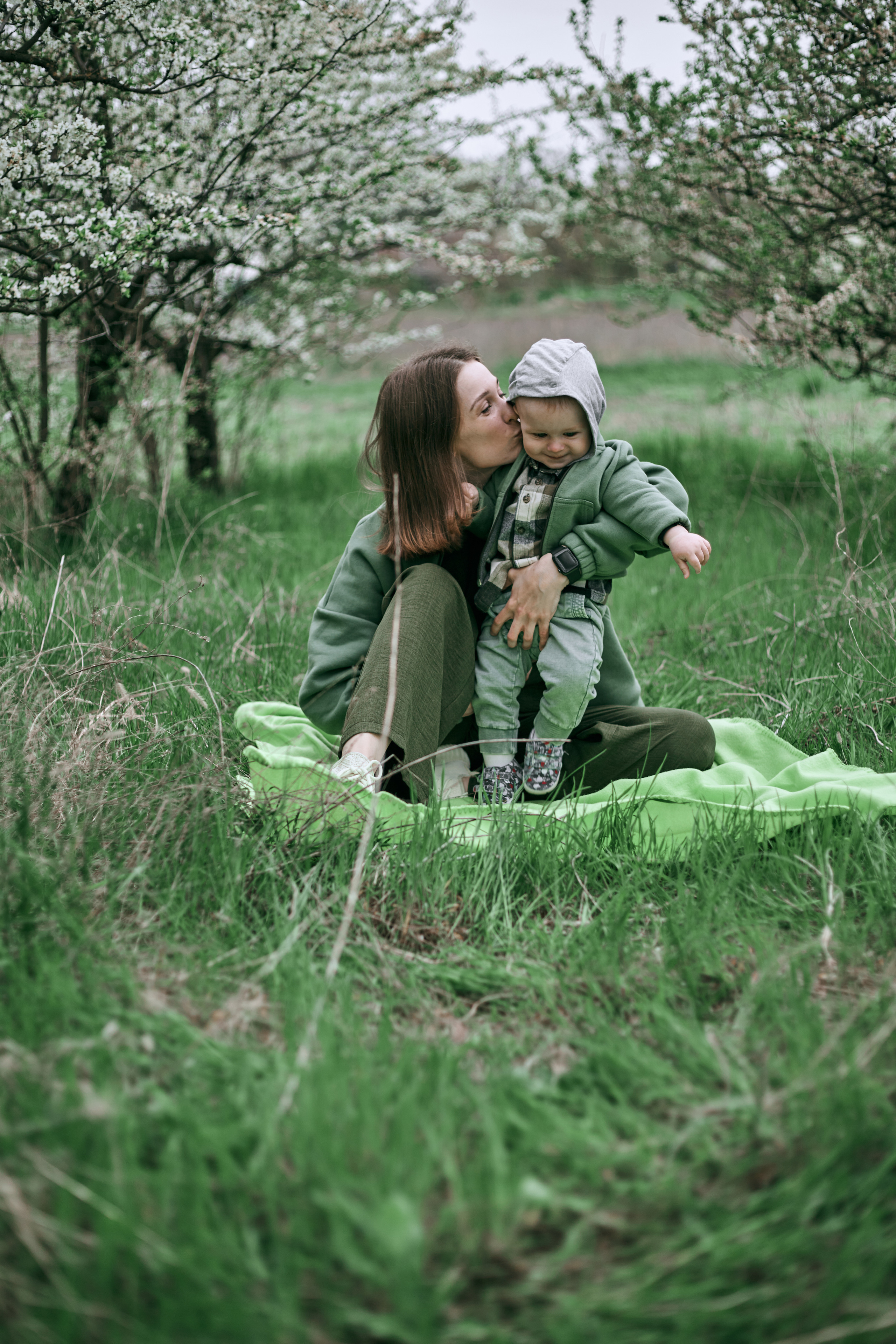 В яблуневому цвіті. Сімейний фотограф в Києві