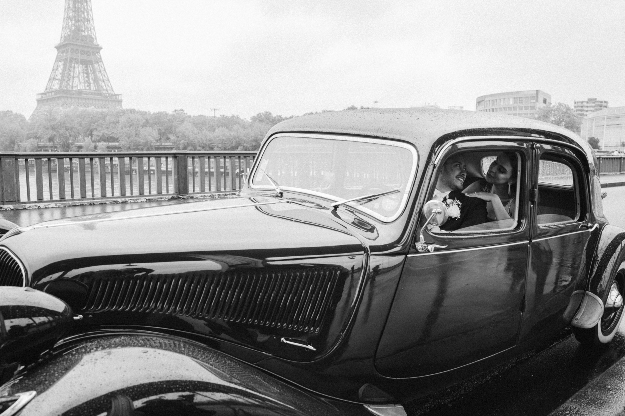 Wedding photo shoot in France_Cabriolet_Paris. Professional photographer in Paris — Shybitska Iryna