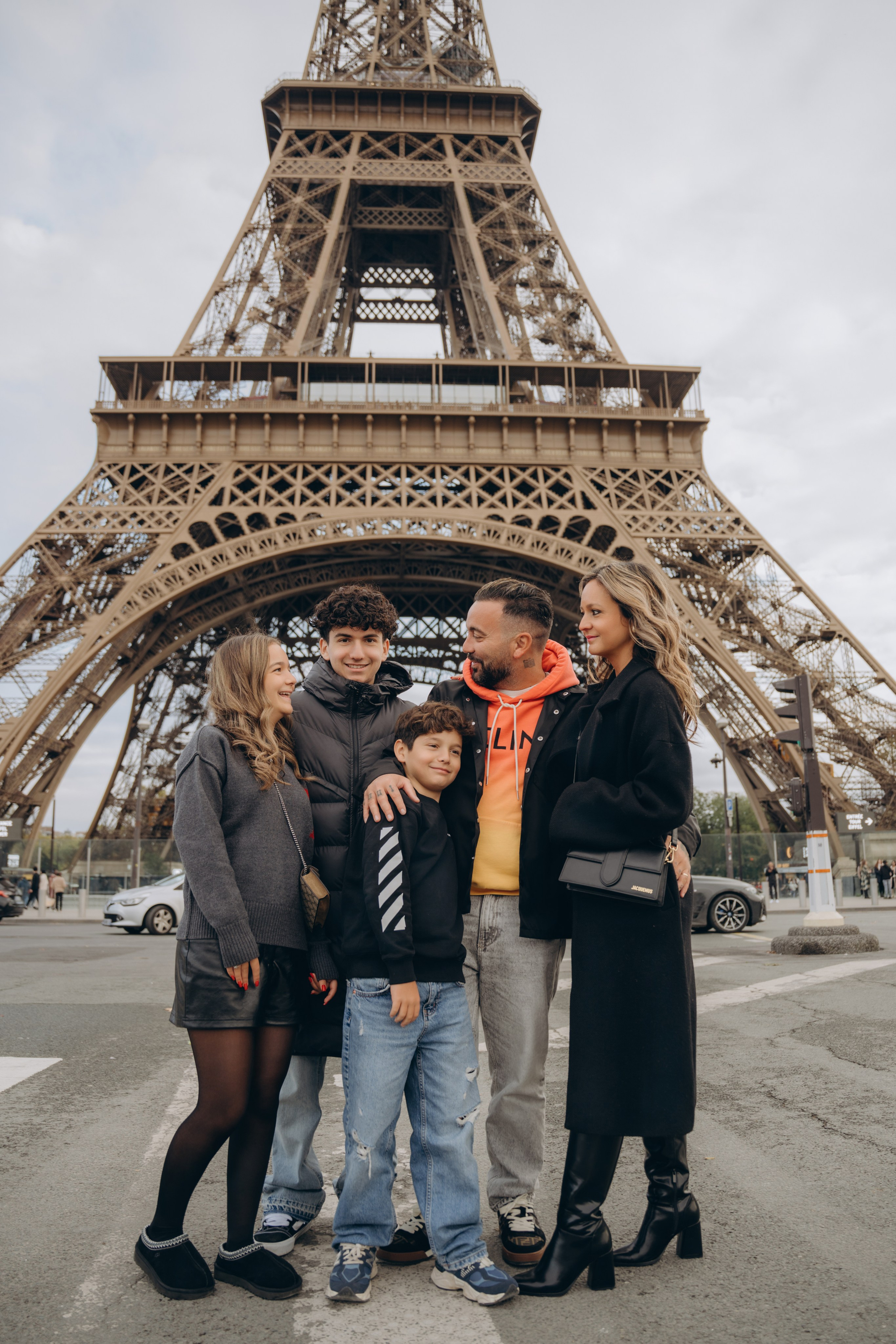 Family photo shoot. Paris. Professional photographer in Paris — Shybitska Iryna