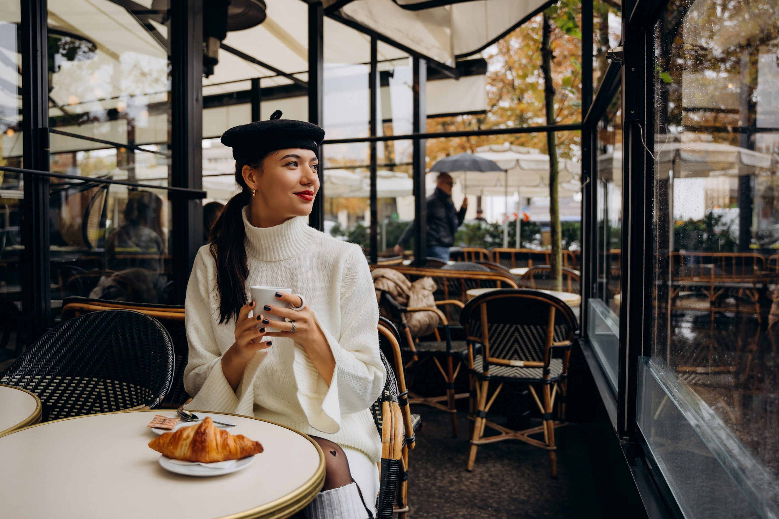 Photo shoot in Paris on a rainy day. Professional photographer in Paris — Shybitska Iryna