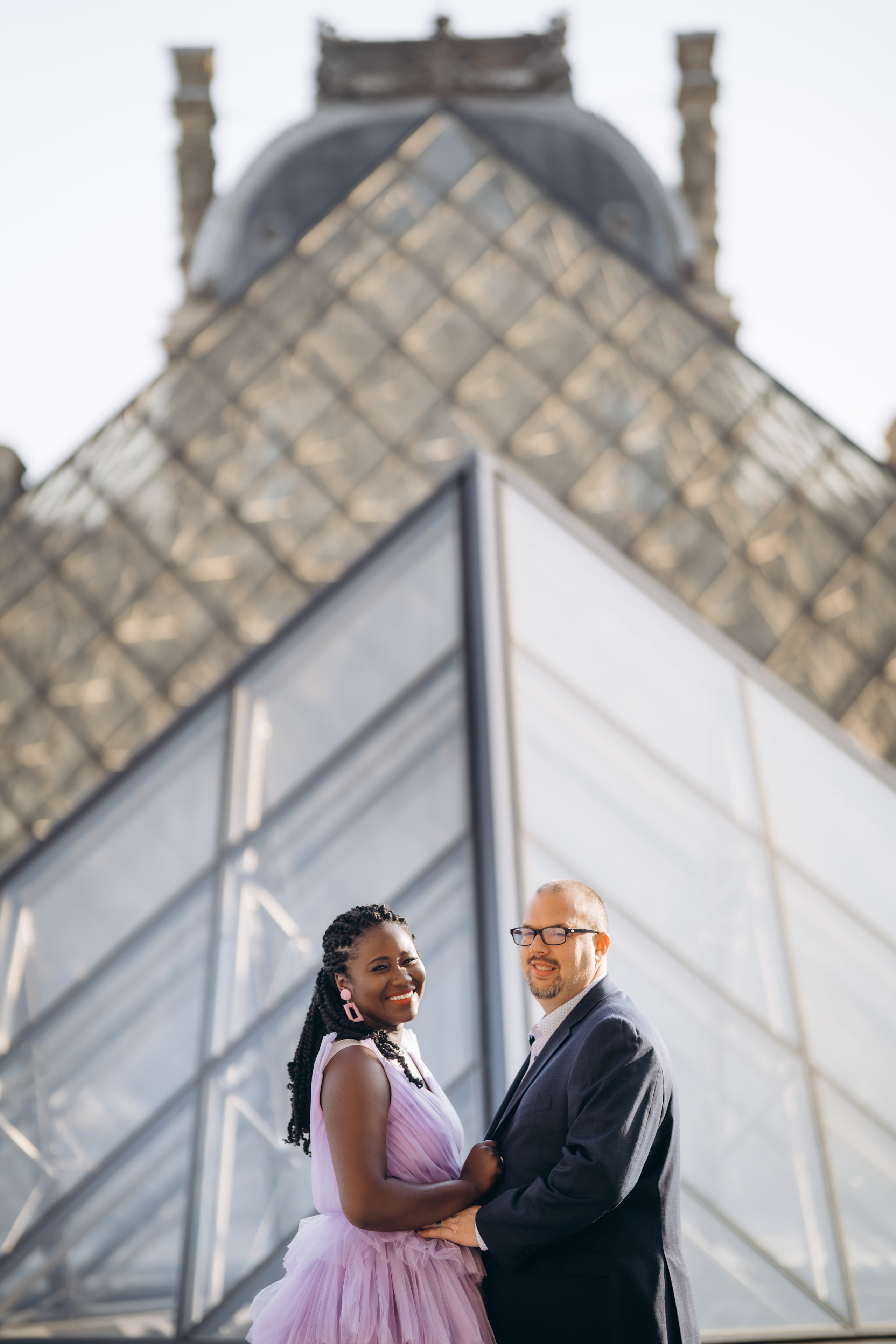Family photo session in Paris — Louvre — Eiffel Tower. Professional photographer in Paris — Shybitska Iryna
