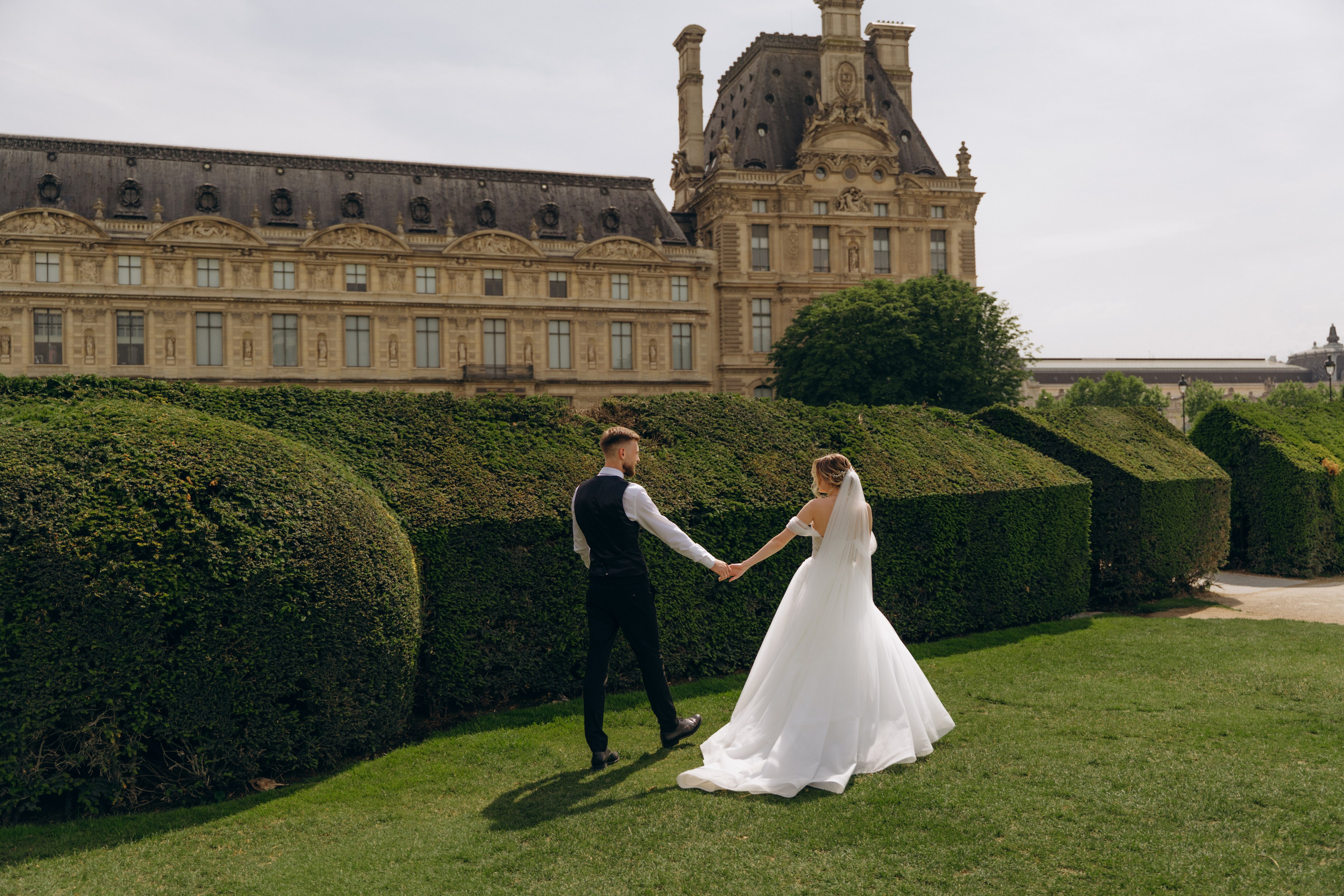 Wedding Day in Paris and Reception. Professional photographer in Paris — Shybitska Iryna
