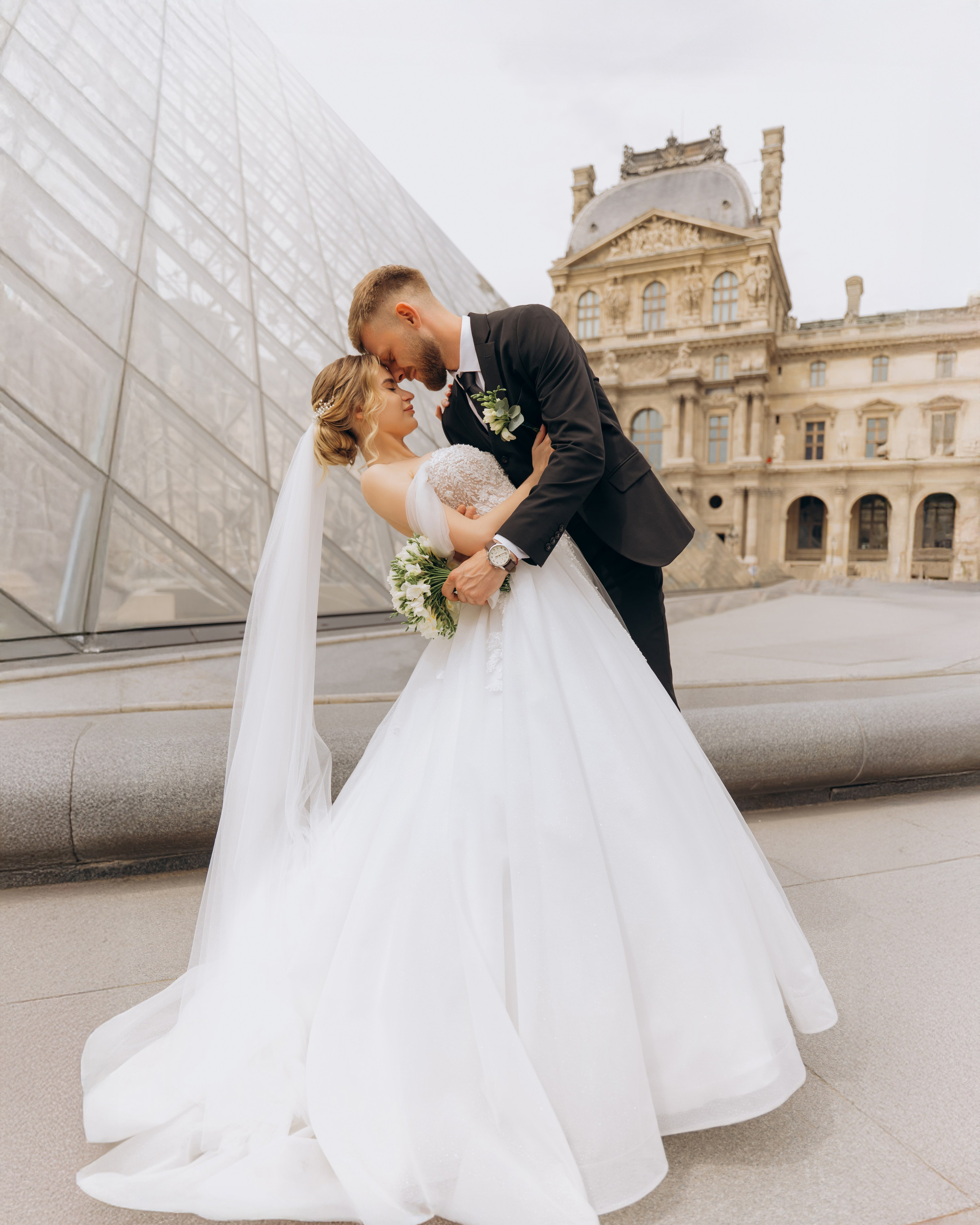Wedding Day in Paris and Reception. Professional photographer in Paris — Shybitska Iryna