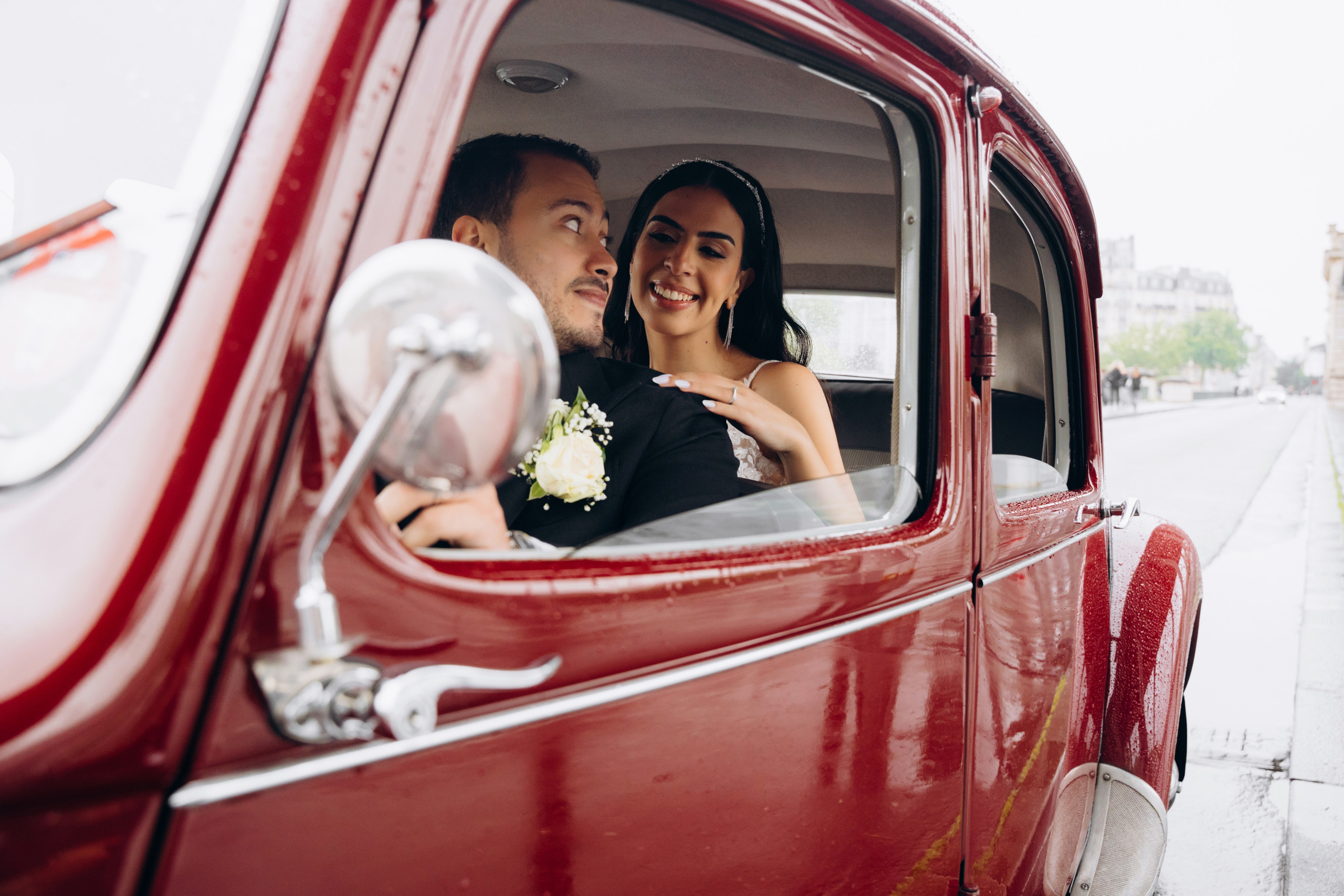 Wedding photo shoot in France_Cabriolet_Paris. Professional photographer in Paris — Shybitska Iryna