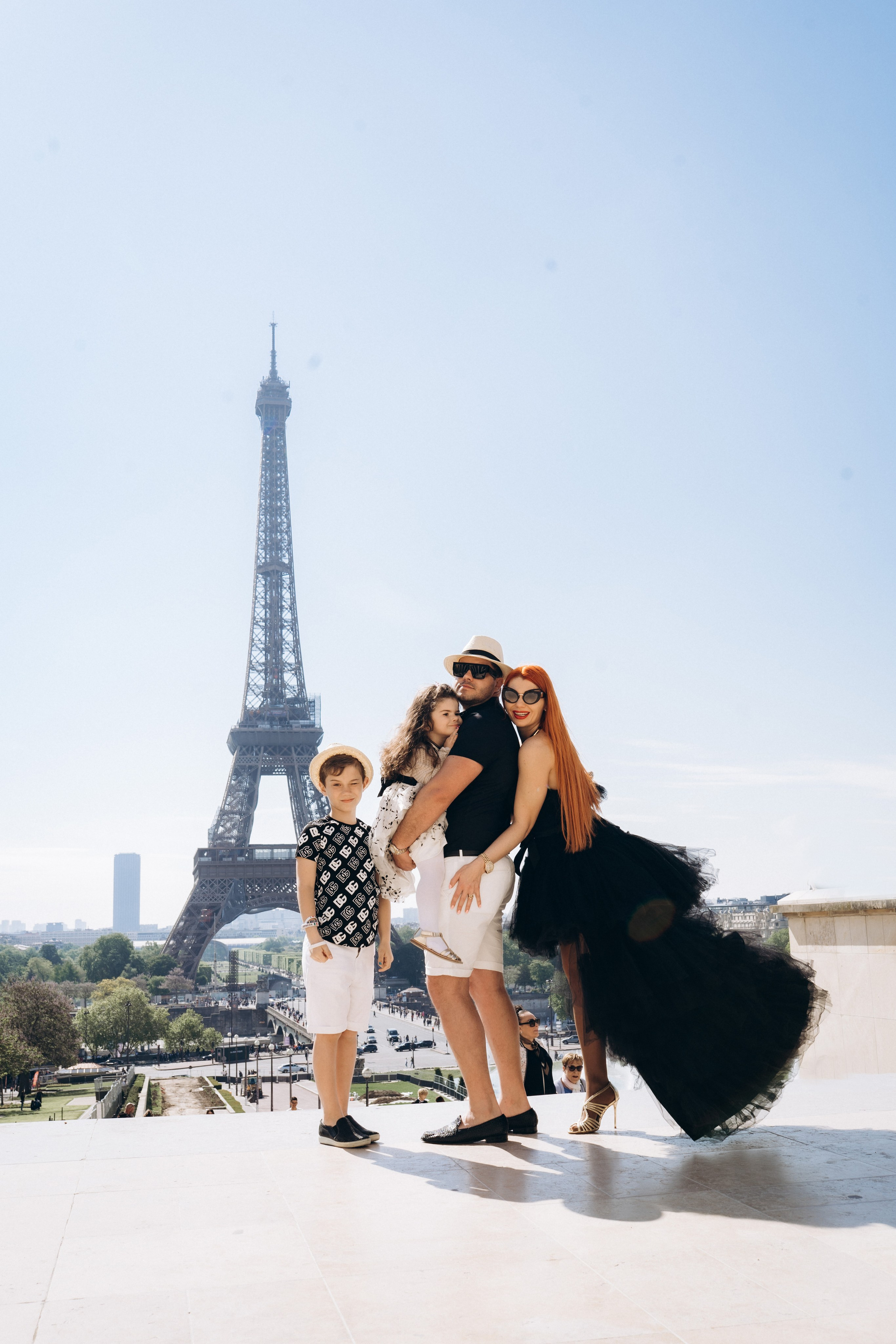 Family photo shoot. Paris. Professional photographer in Paris — Shybitska Iryna