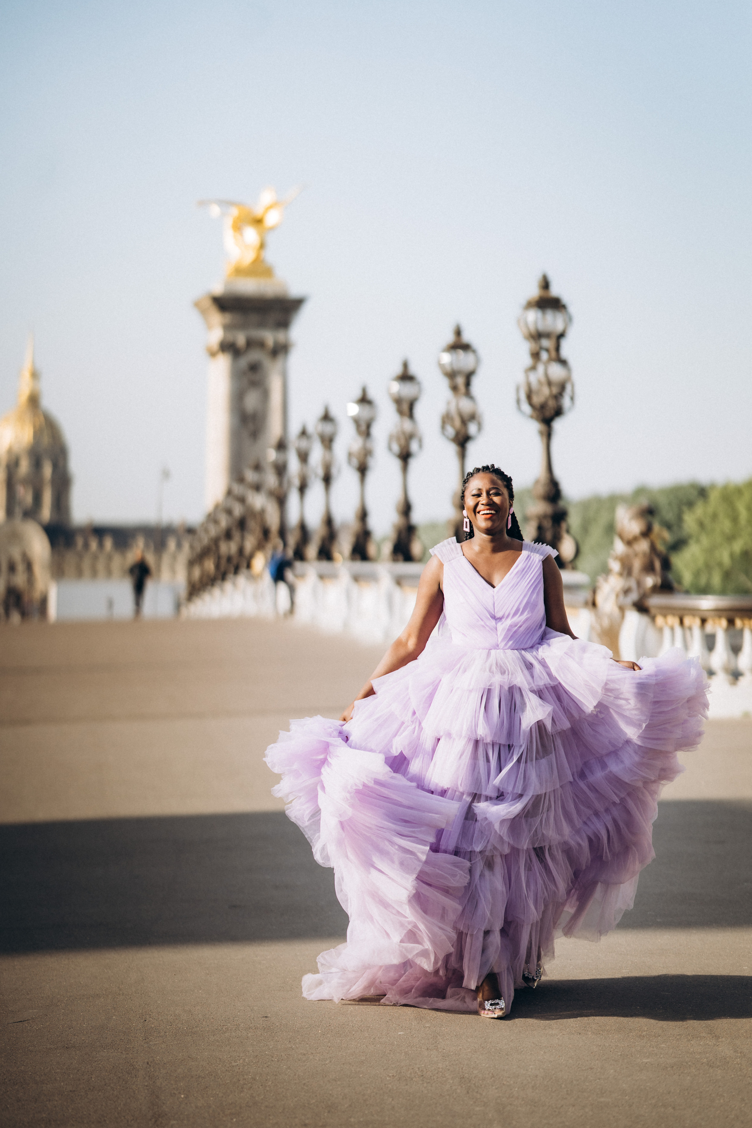 Family photo session in Paris — Louvre — Eiffel Tower. Professional photographer in Paris — Shybitska Iryna