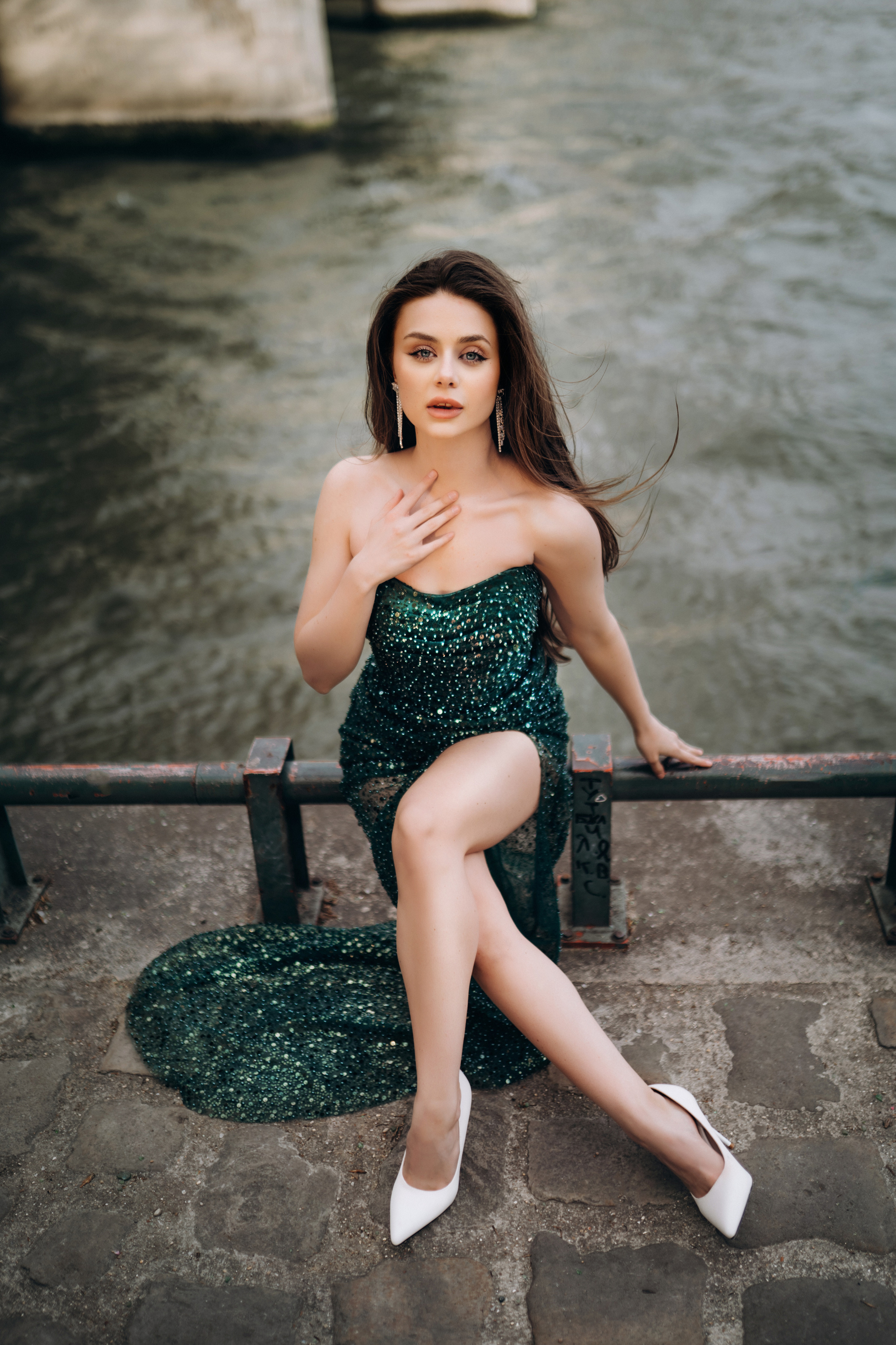 Eiffel Tower — Photo shoot. Professional photographer in Paris — Shybitska Iryna