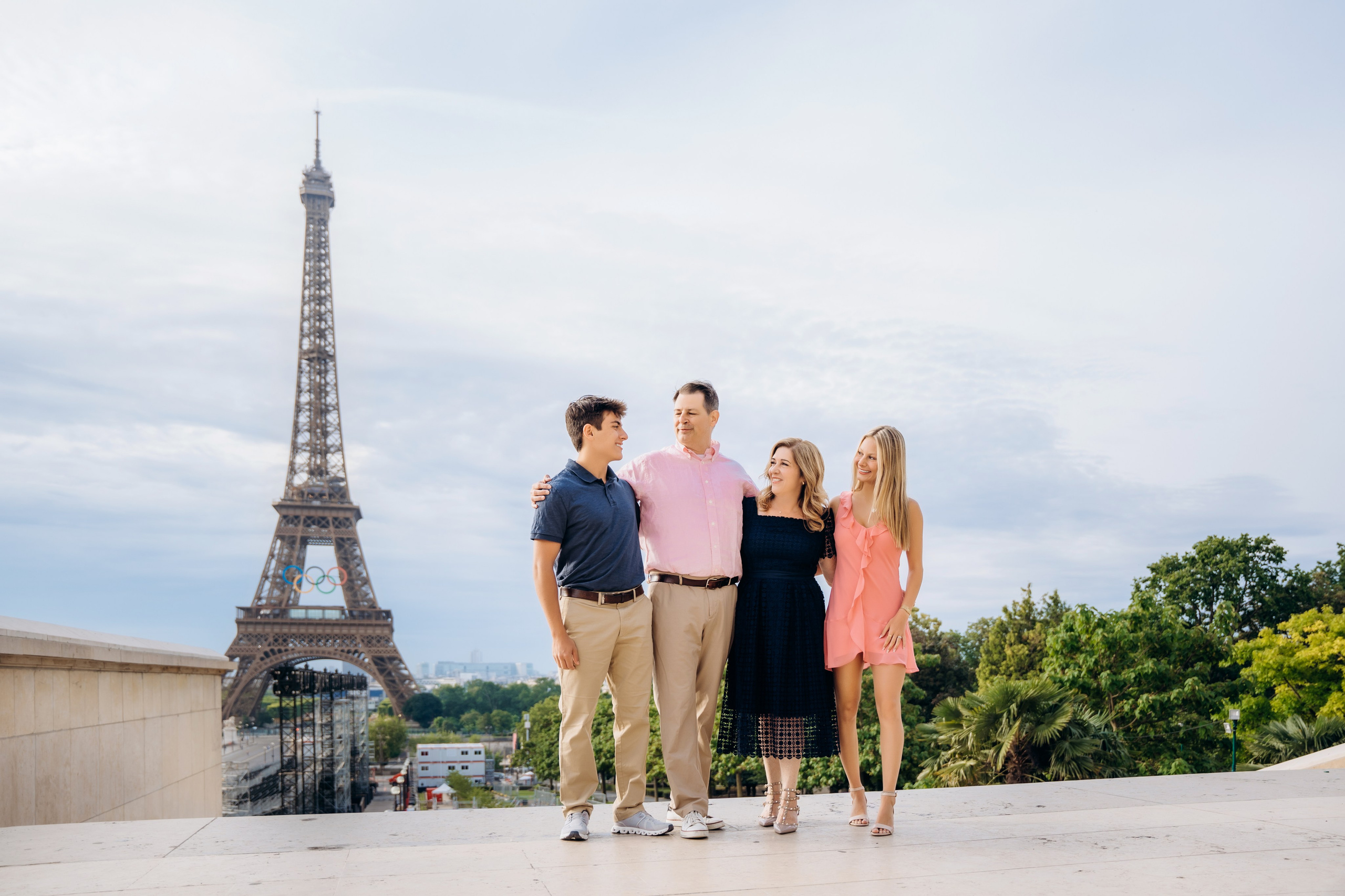 Family photo shoot. Paris. Professional photographer in Paris — Shybitska Iryna