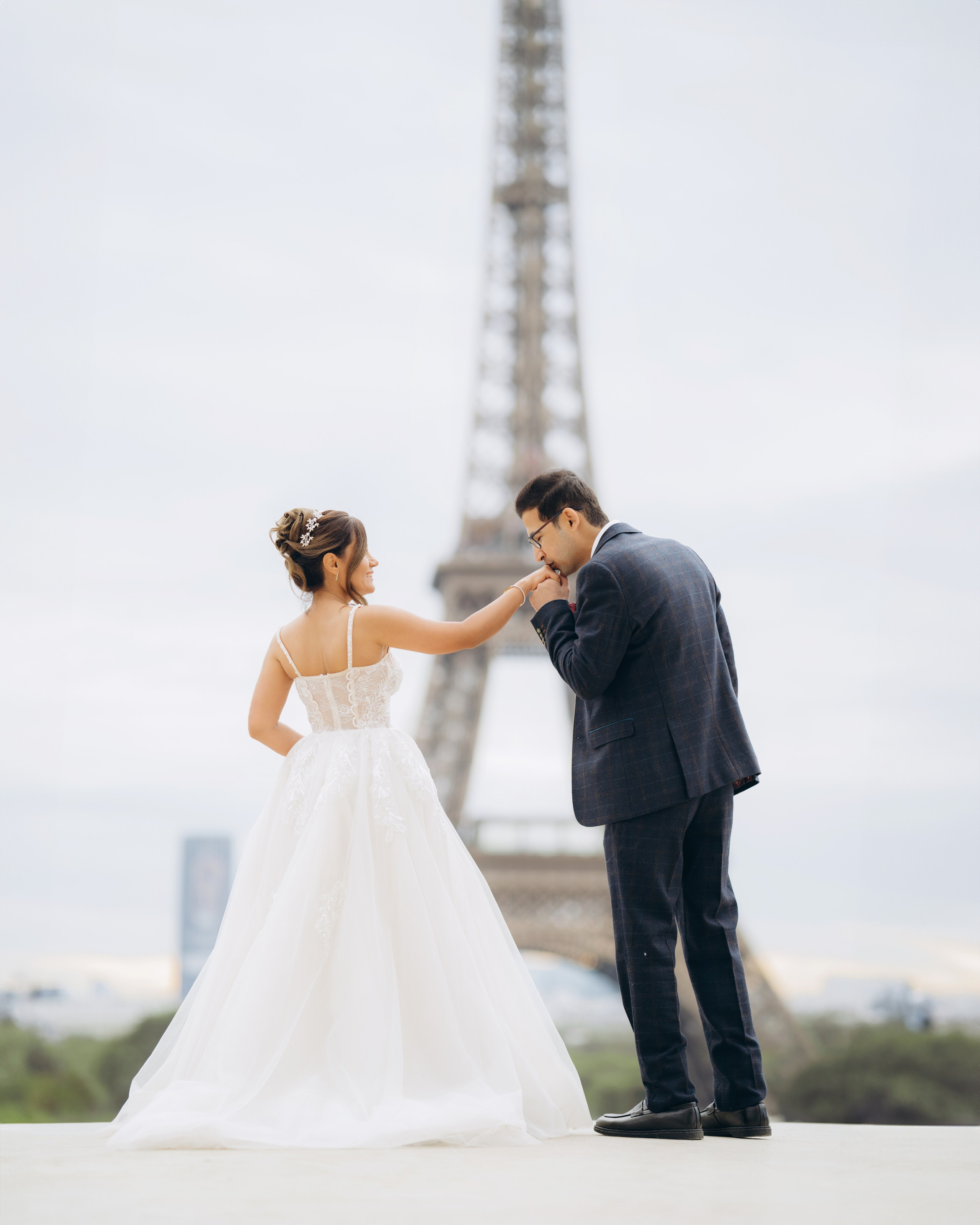 Wedding photo shoot. Professional photographer in Paris — Shybitska Iryna