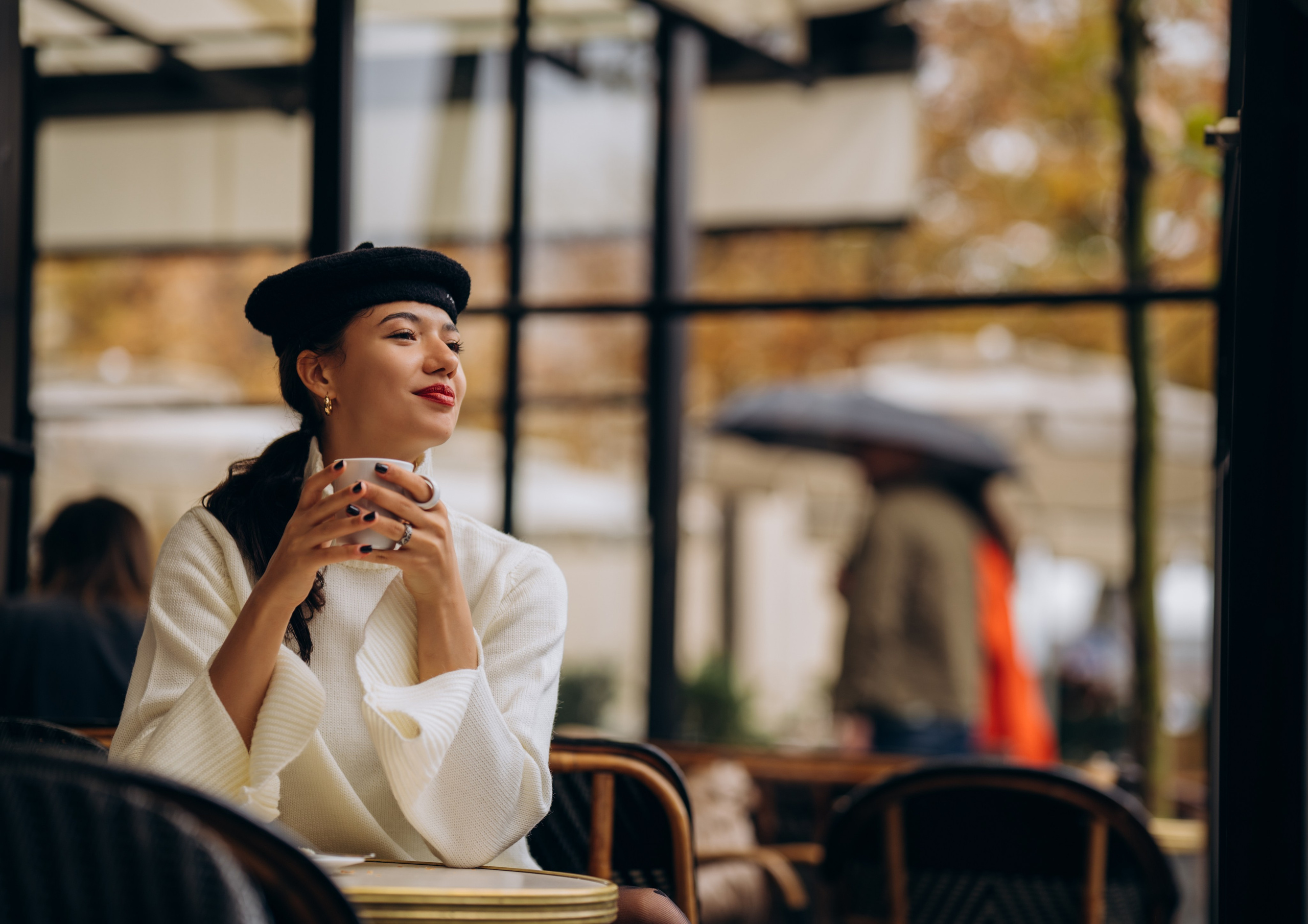 Photo shoot in Paris on a rainy day. Professional photographer in Paris — Shybitska Iryna