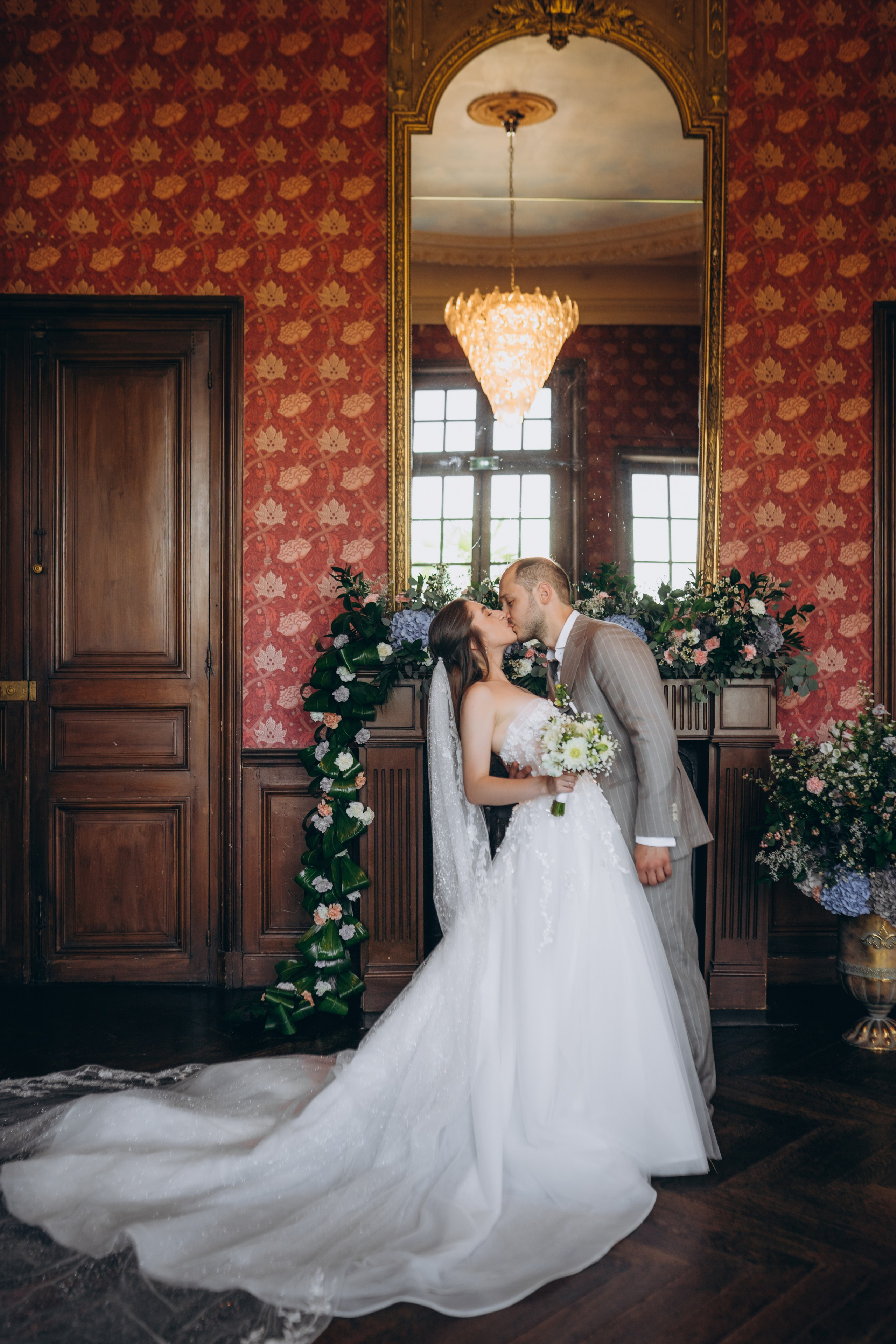 Свадебная фотосессия во французском замке. Professional photographer in Paris — Shybitska Iryna