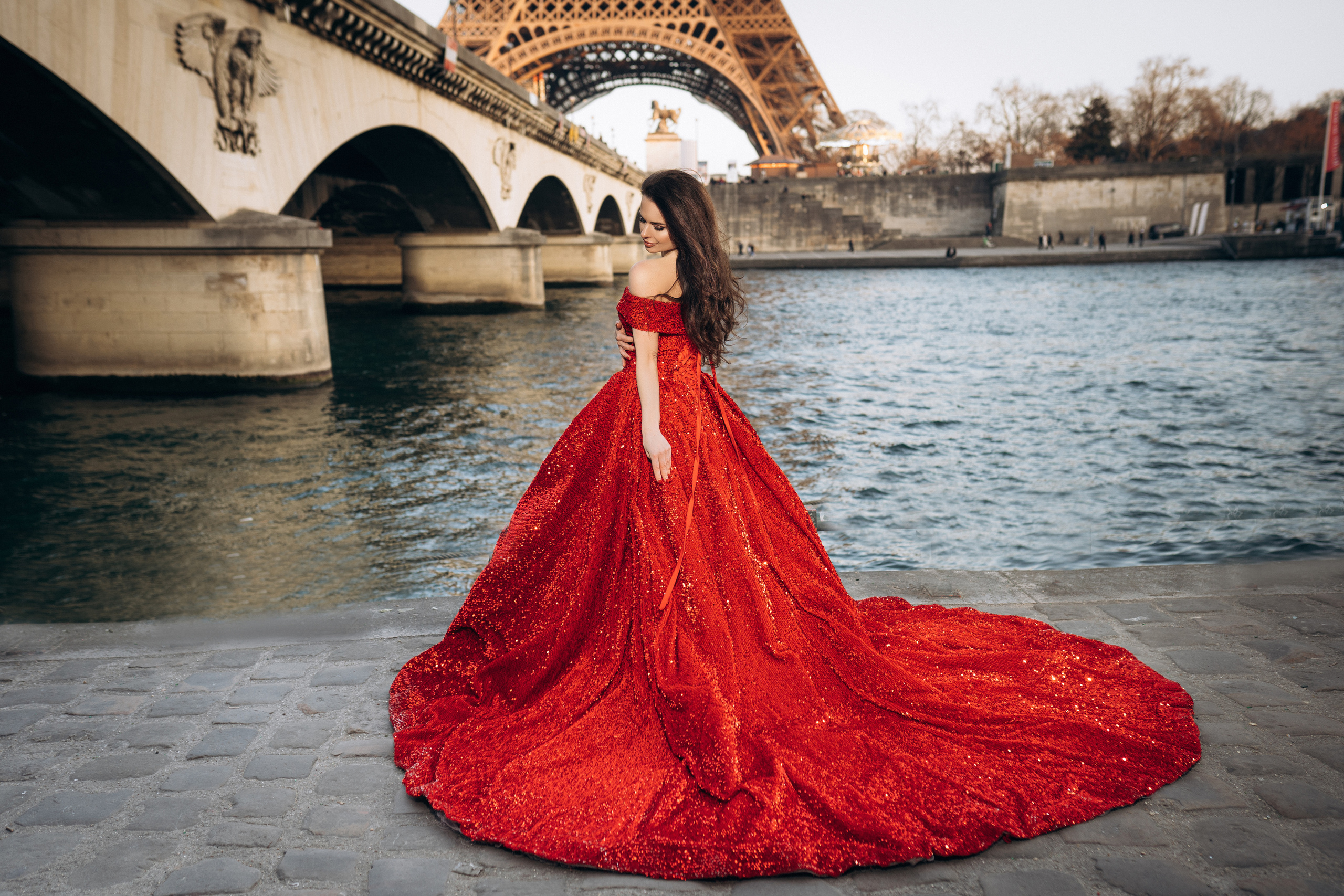 Eiffel Tower — Photo shoot. Professional photographer in Paris — Shybitska Iryna