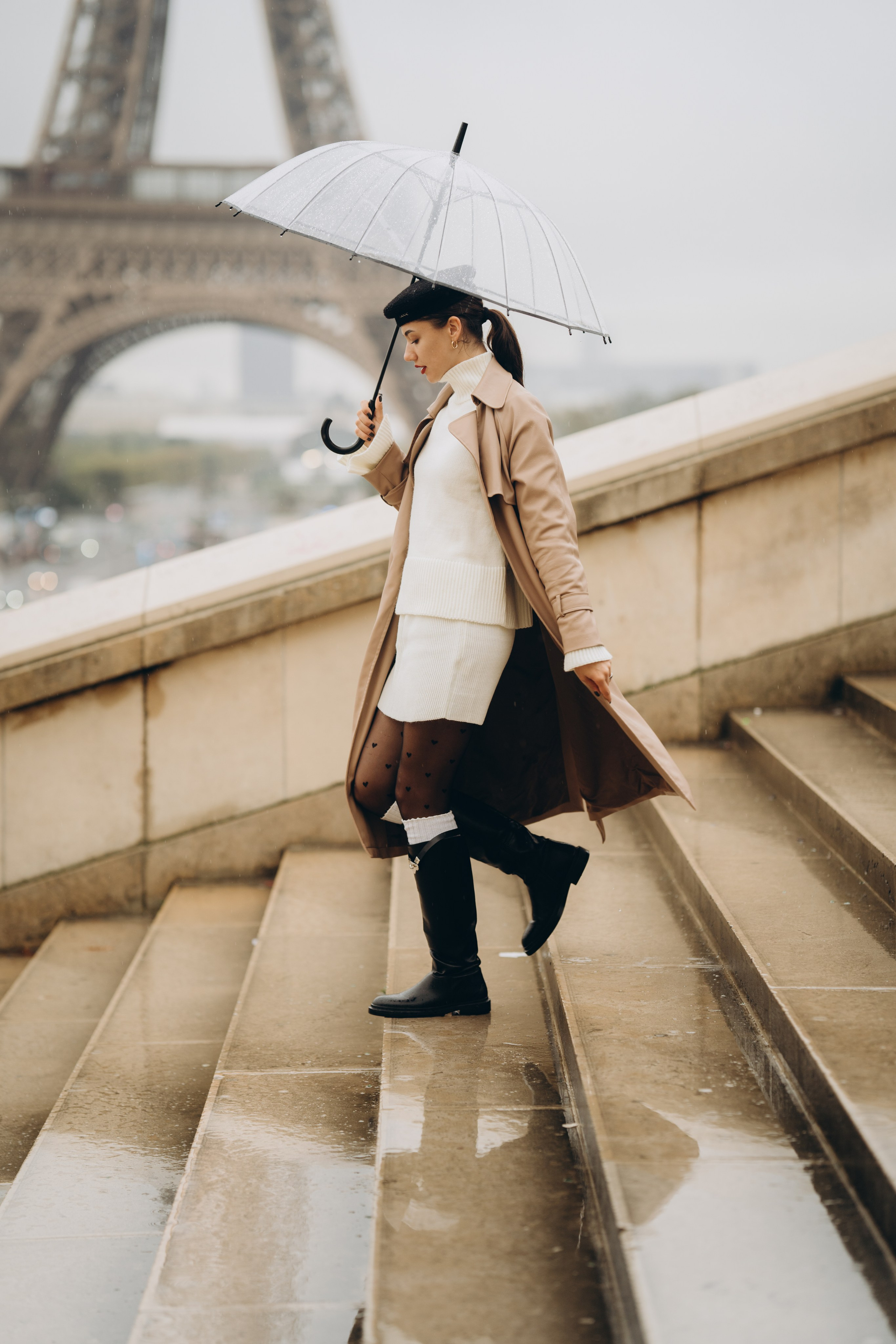 Photo shoot in Paris on a rainy day. Professional photographer in Paris — Shybitska Iryna