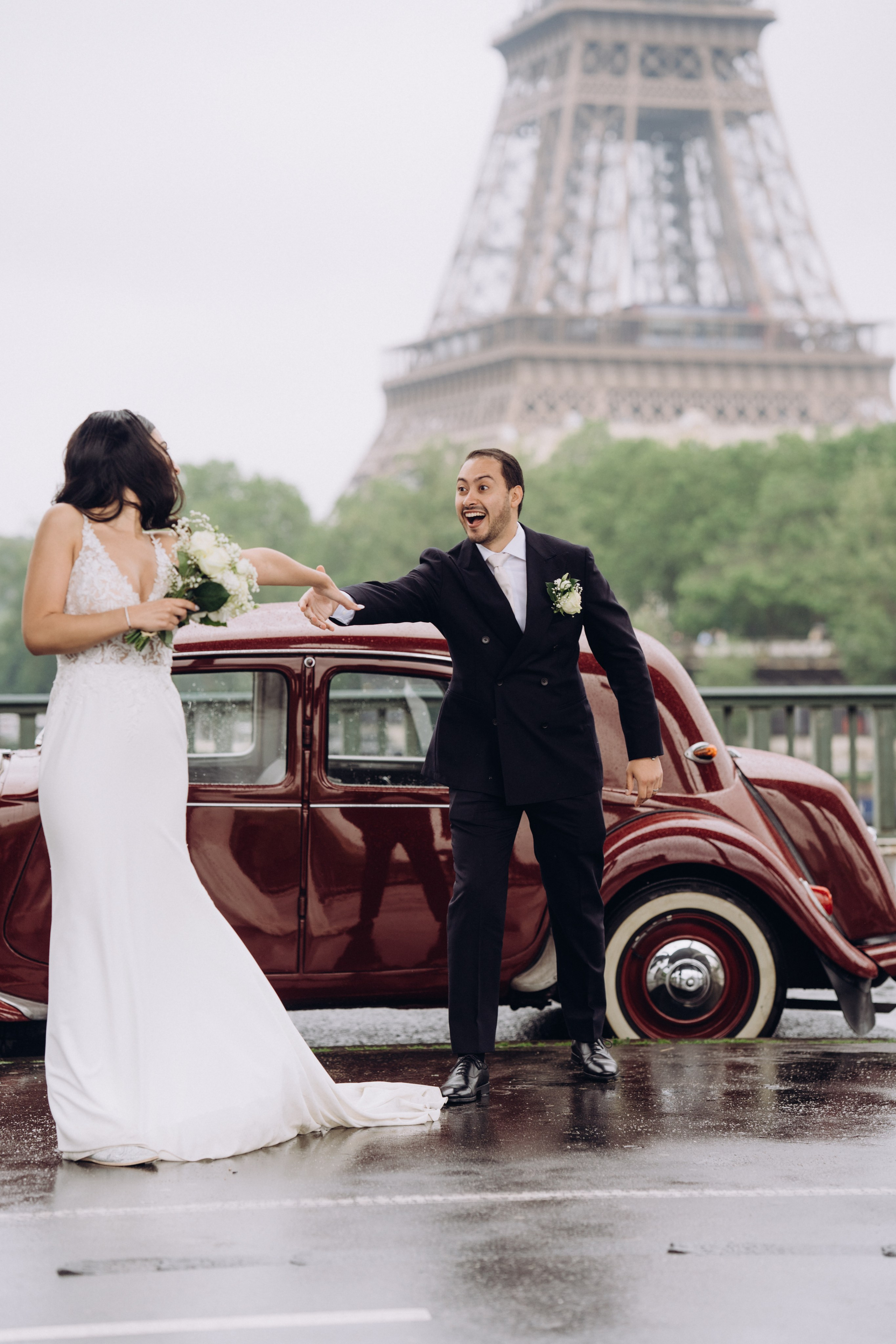Wedding photo shoot in France_Cabriolet_Paris. Professional photographer in Paris — Shybitska Iryna