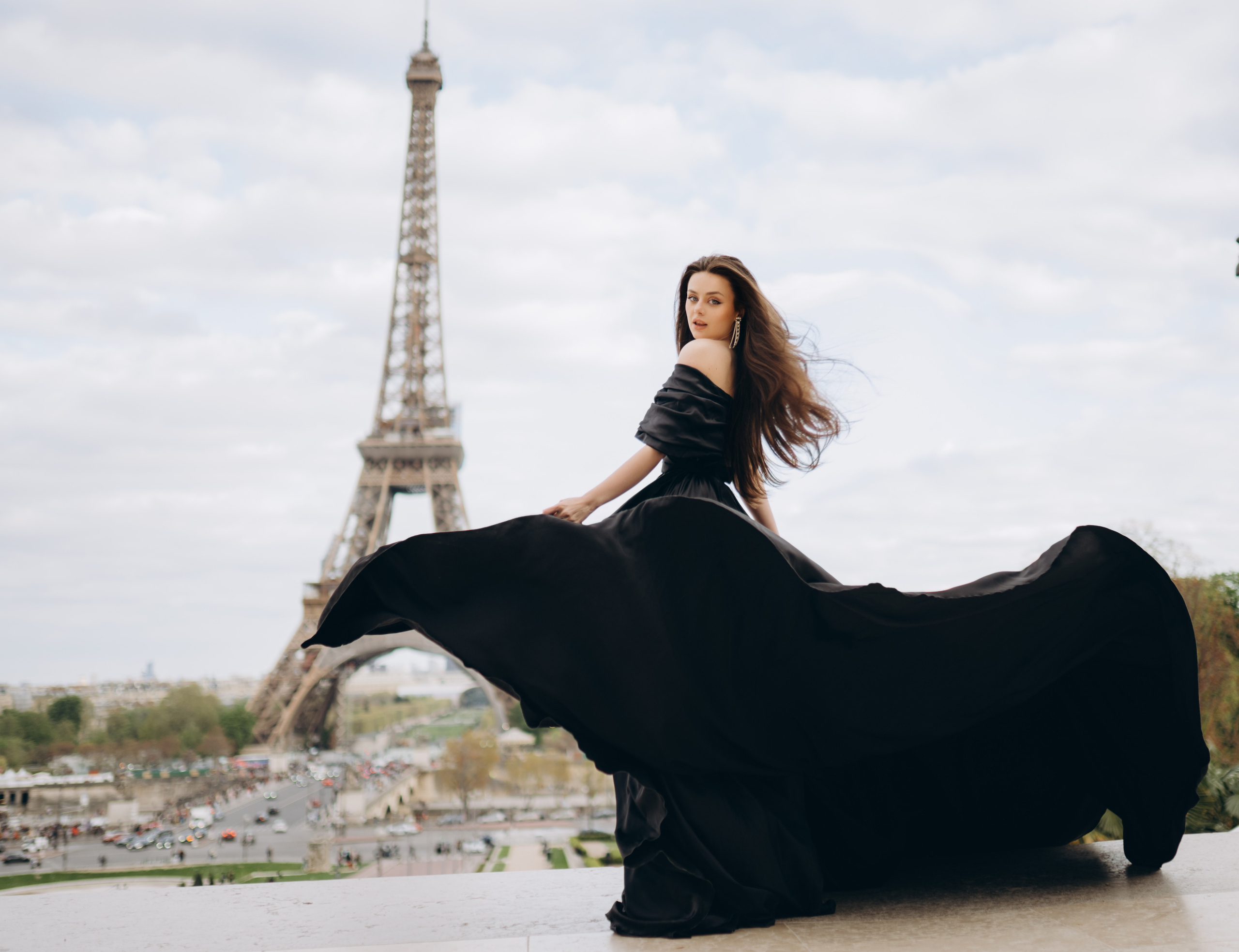 Eiffel Tower — Photo shoot. Professional photographer in Paris — Shybitska Iryna