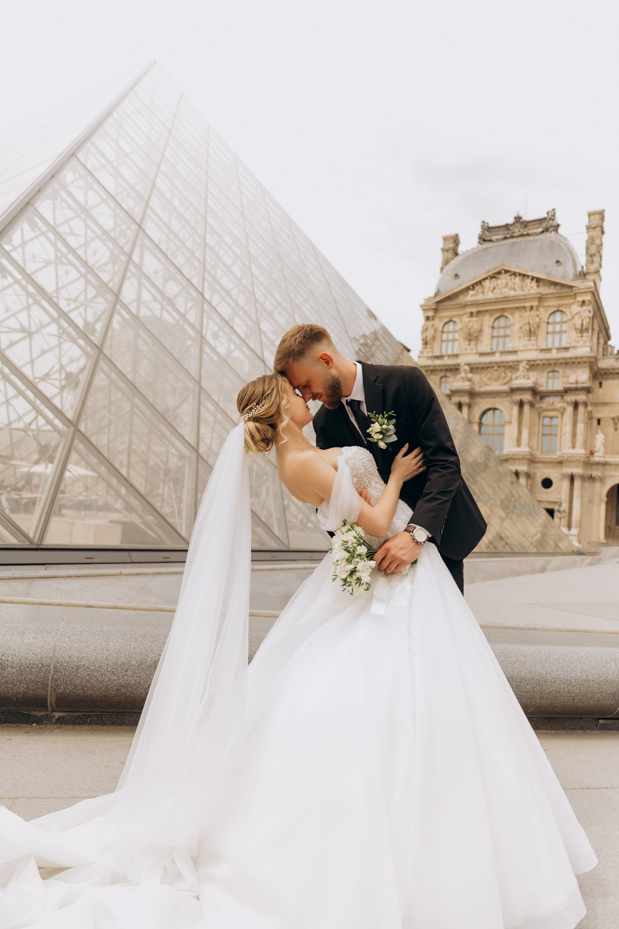 Wedding Day in Paris and Reception. Professional photographer in Paris — Shybitska Iryna